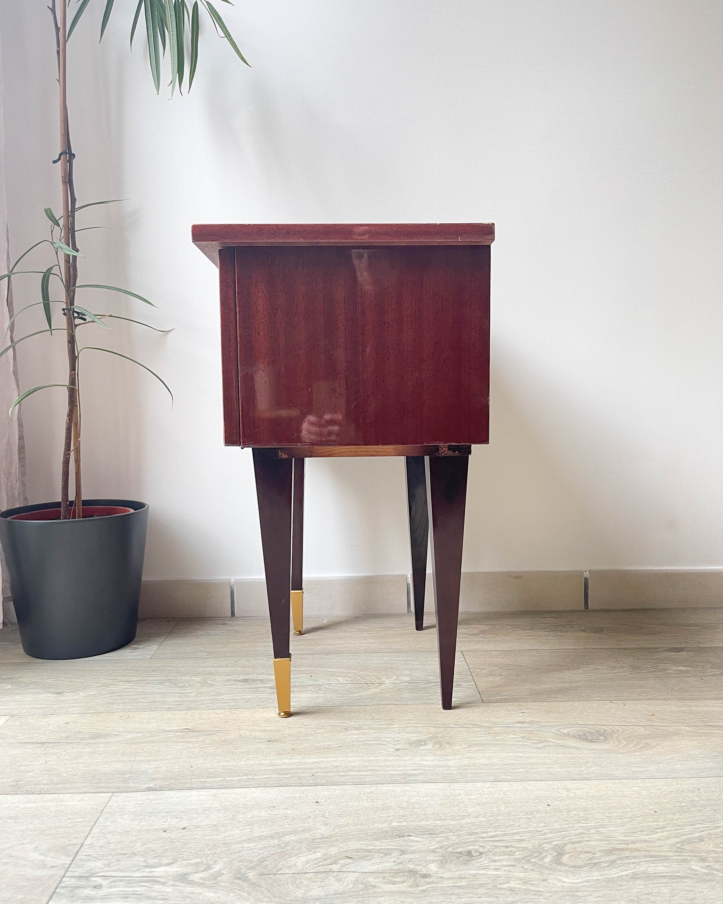 Table de chevet vintage bois et laiton, 1950