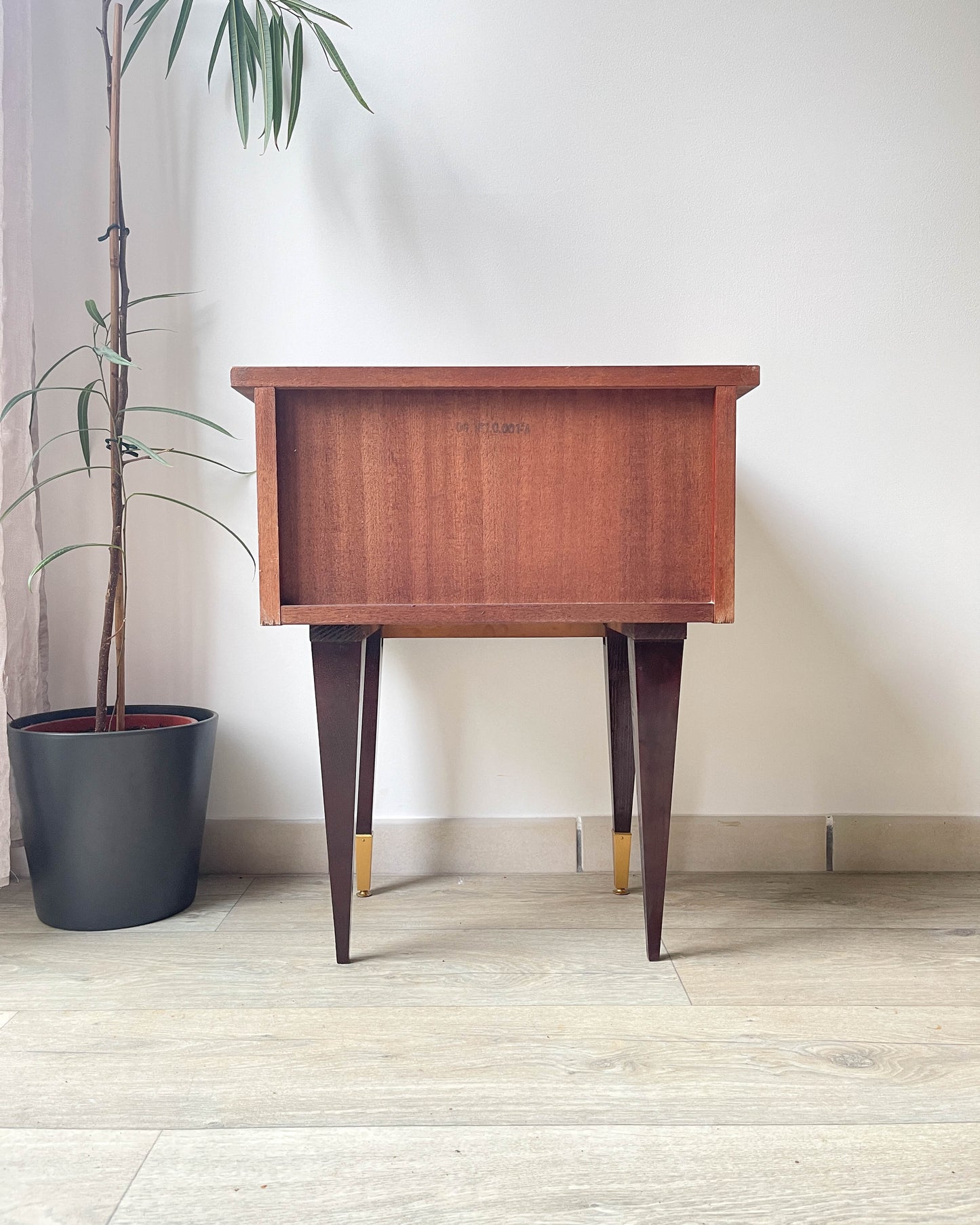 Table de chevet vintage bois et laiton, 1950