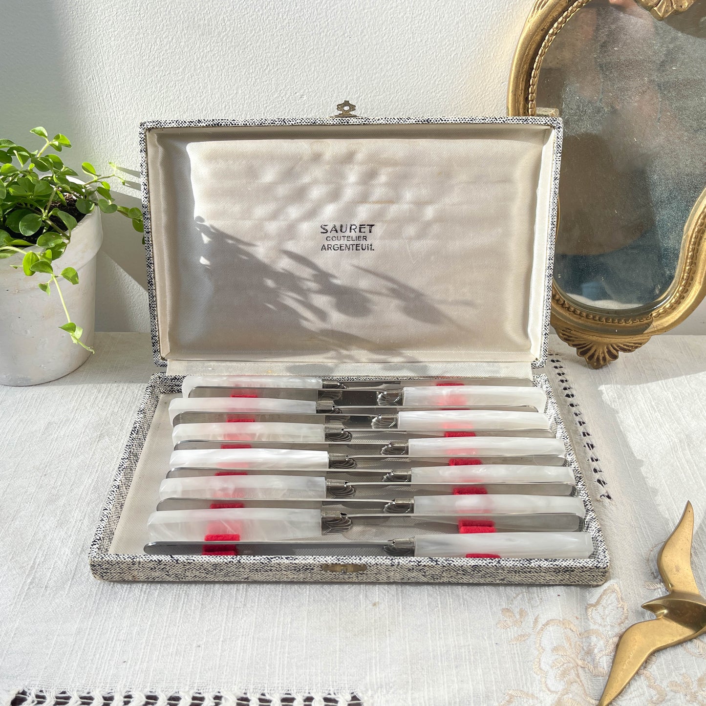 12 couteaux vintage Bakélite Inox effet nacre style Art déco