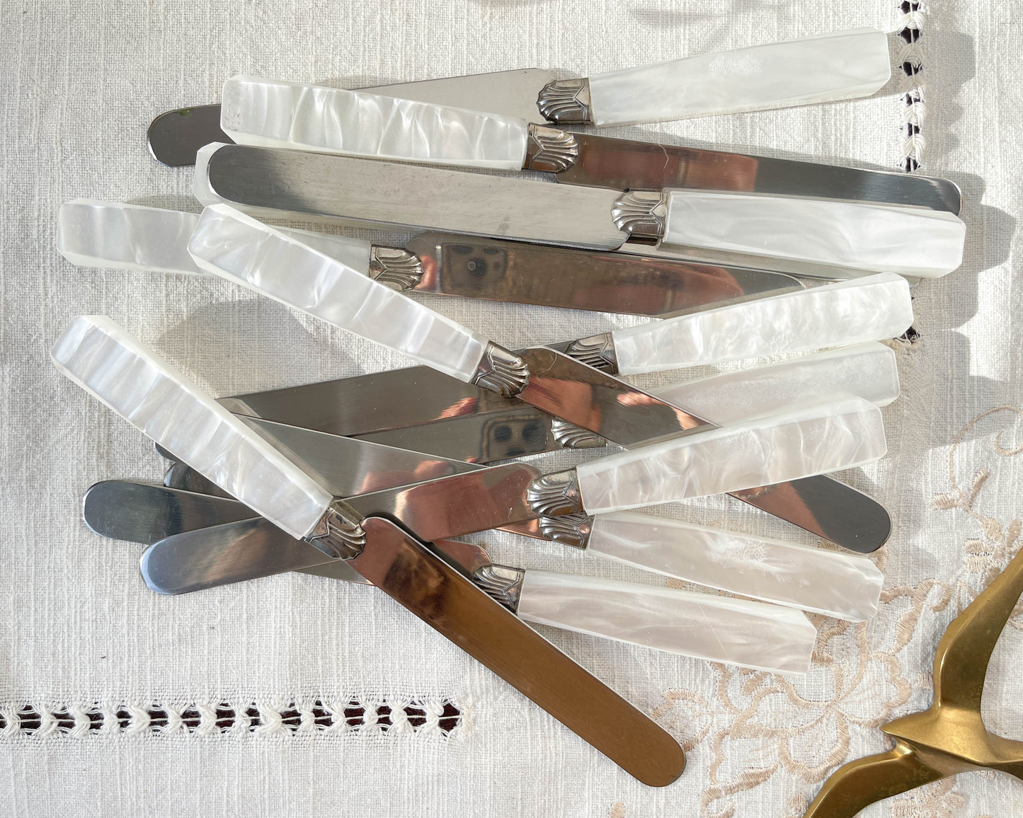 12 couteaux vintage Bakélite Inox effet nacre style Art déco