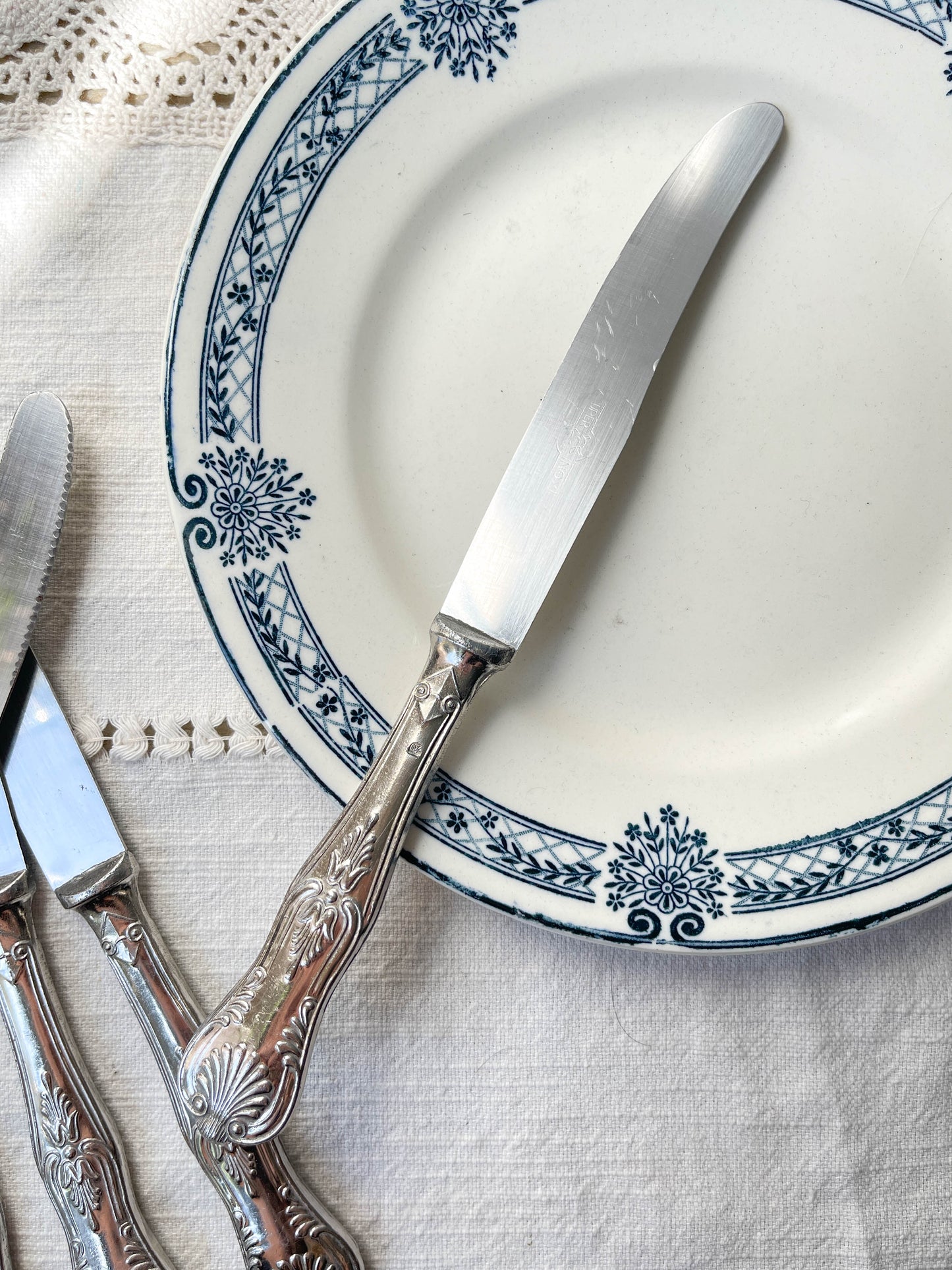 10 Couteaux vintage en métal style Rocaille
