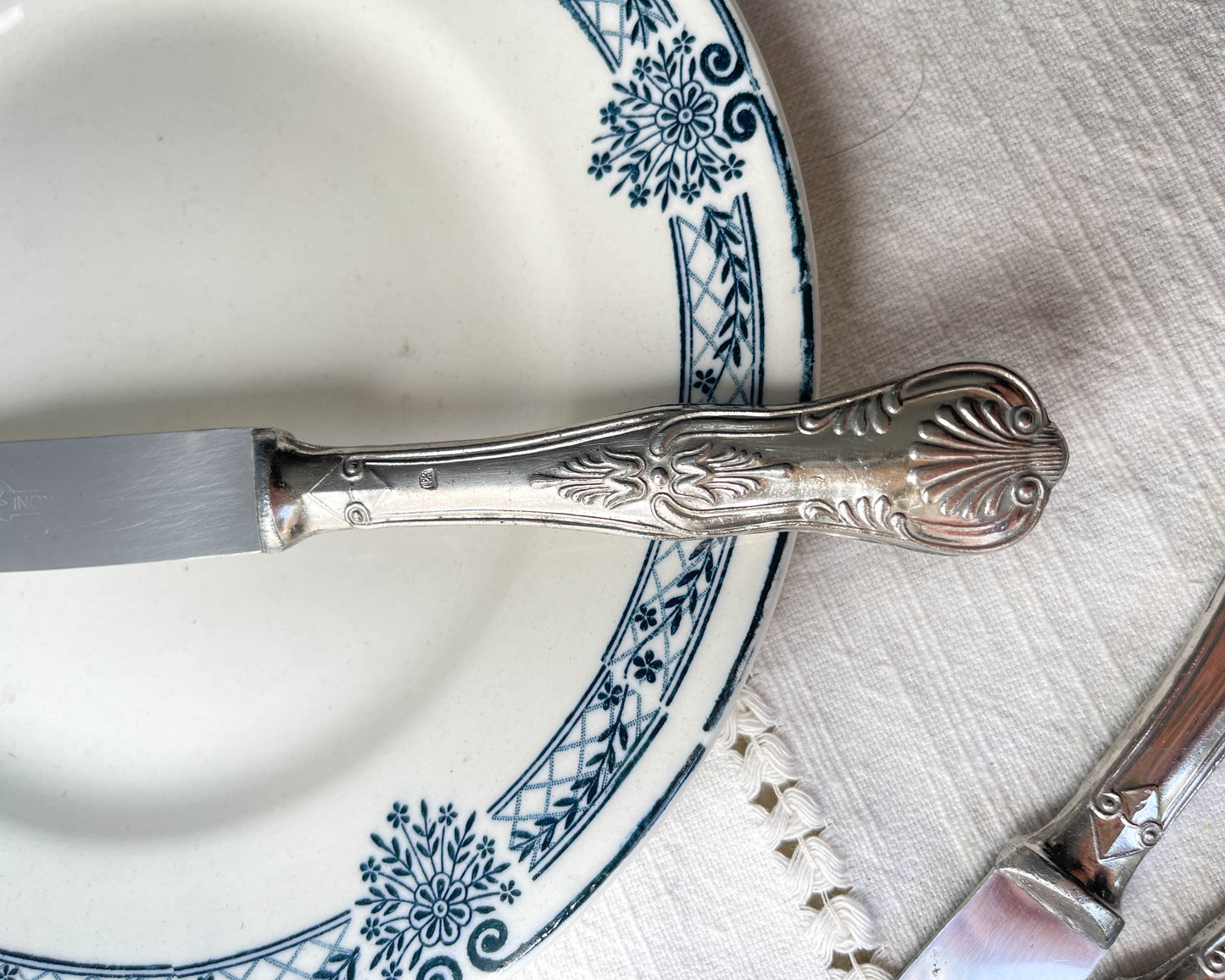 10 Couteaux vintage en métal style Rocaille
