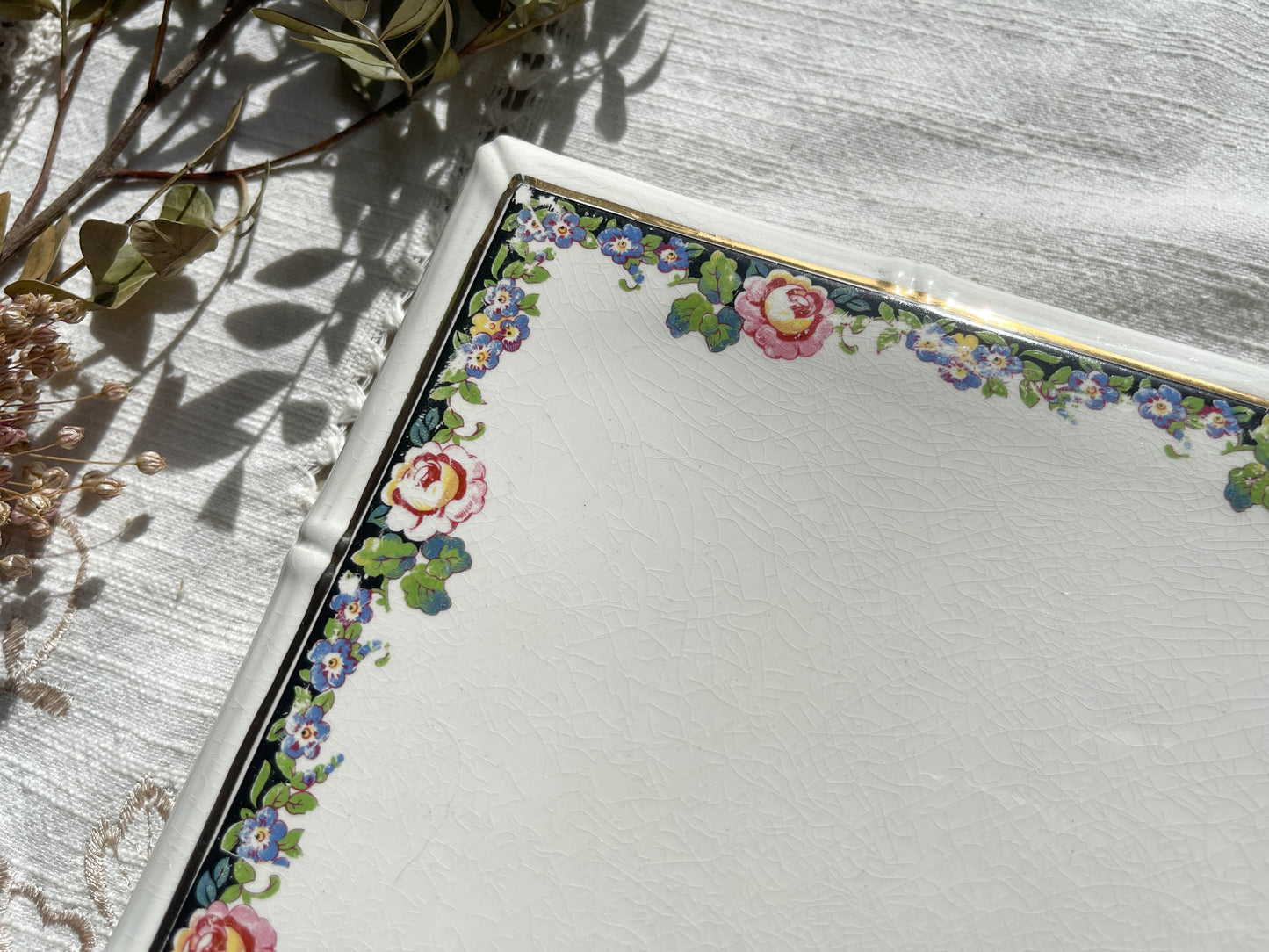 Dessous de plat Terre de fer Digoin Sarreguemins modèle 3984 Motif fleuris noir Made in France