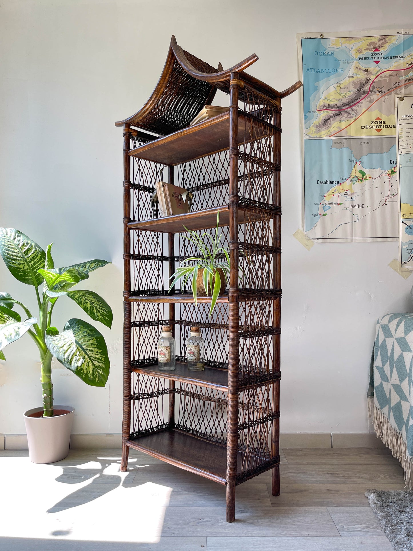 Etagère en rotin vintage style asiatique