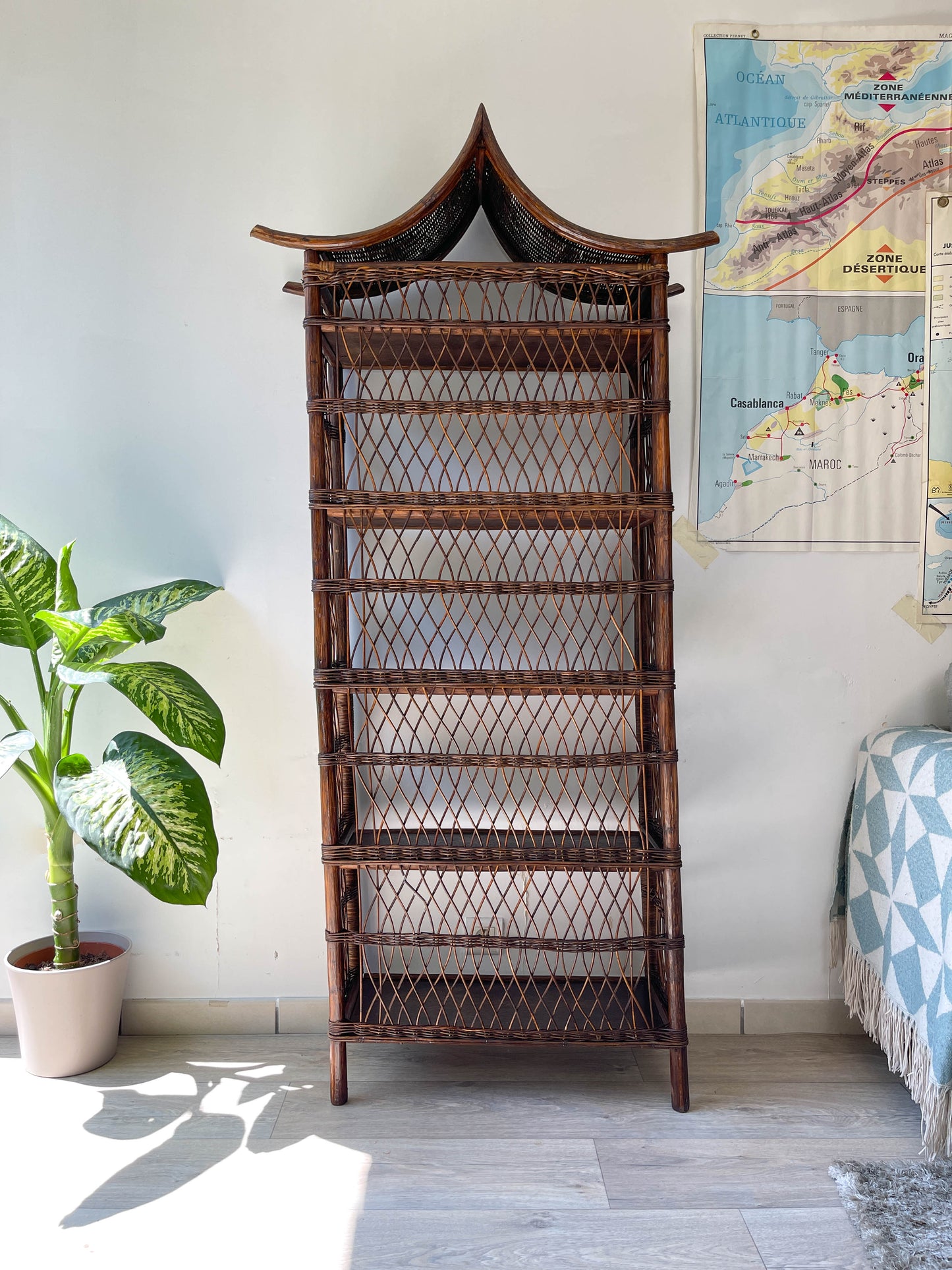Etagère en rotin vintage style asiatique