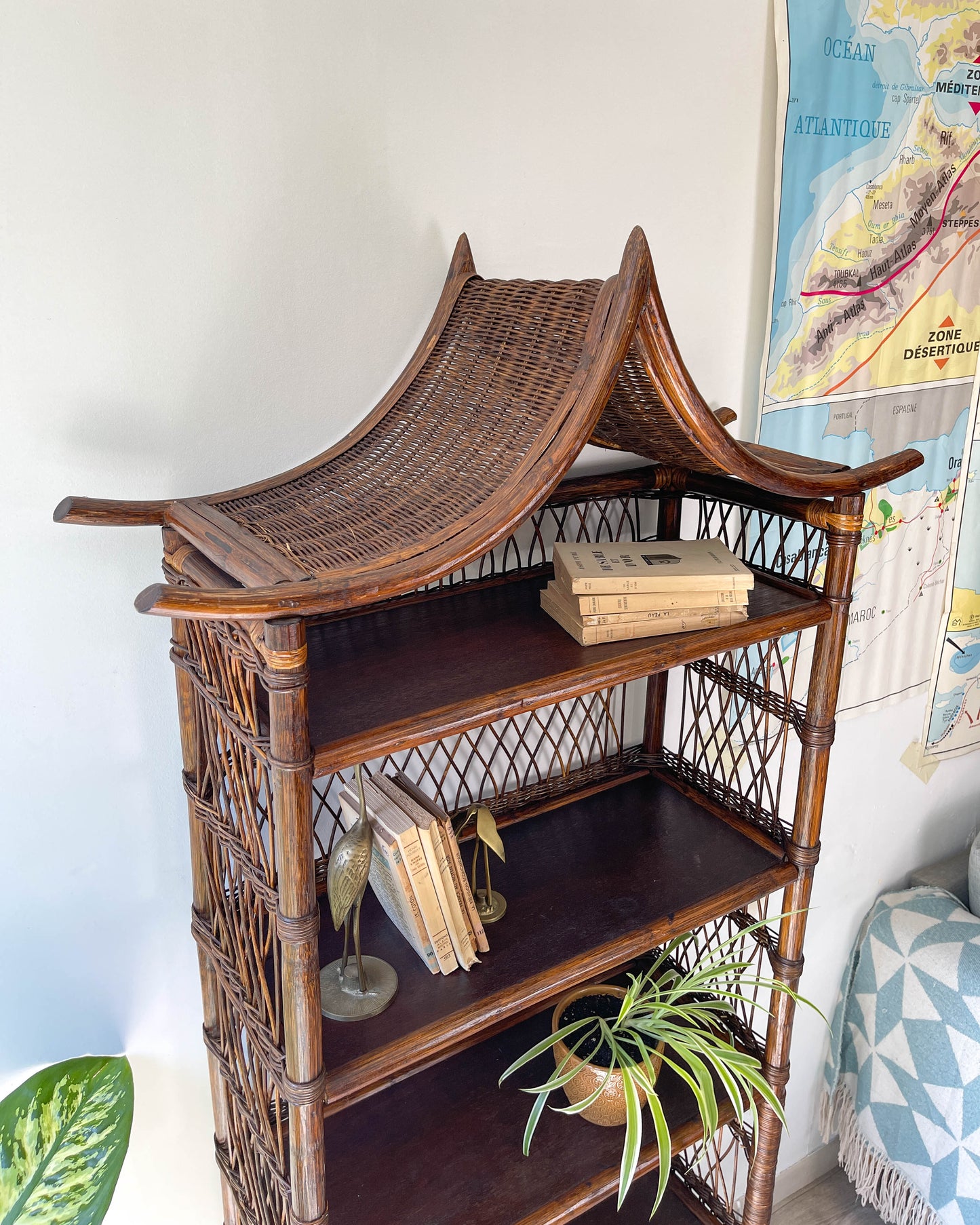 Etagère en rotin vintage style asiatique