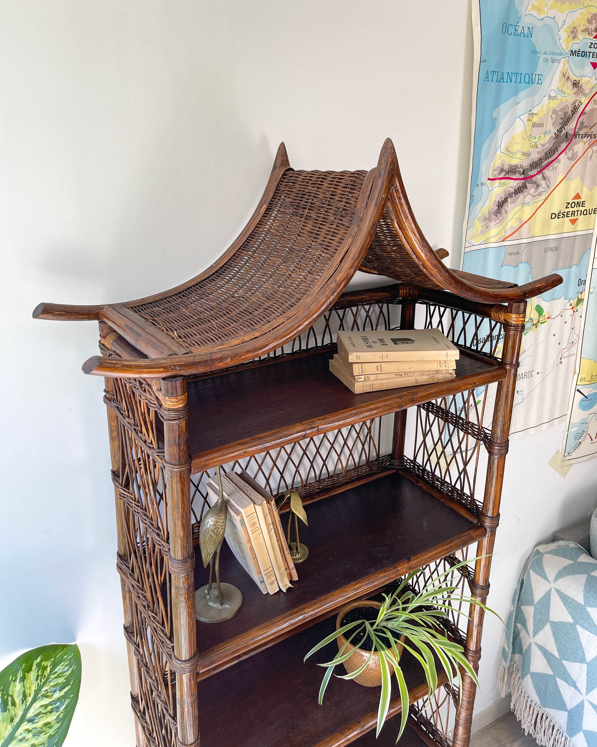 Etagère en rotin vintage style asiatique