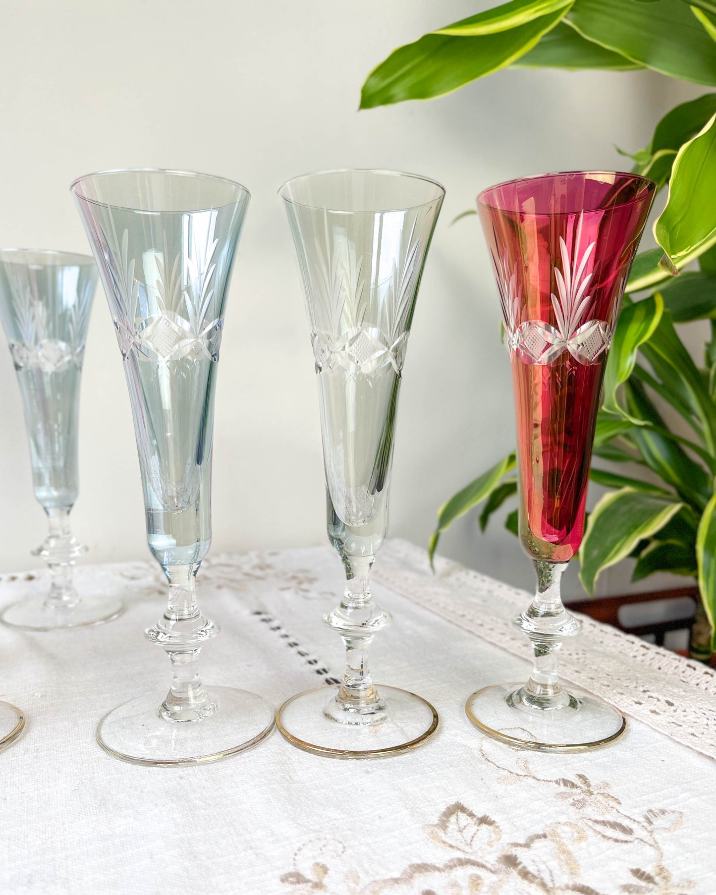 10 Flûtes à champagne cristal ciselé coloré vintage