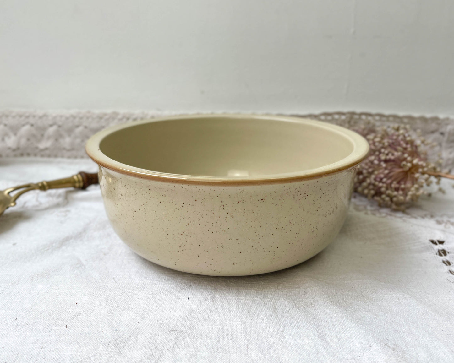 Saladier en Saladier en grès beige moucheté Tulowice Poland 1970