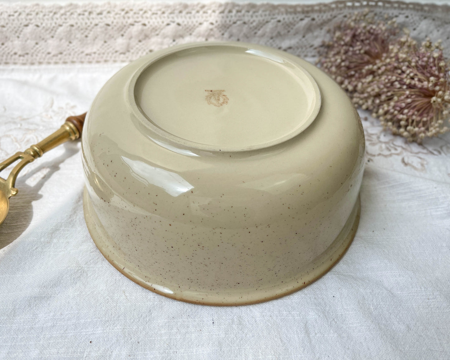 Saladier en grès beige moucheté Tulowice Poland 1970