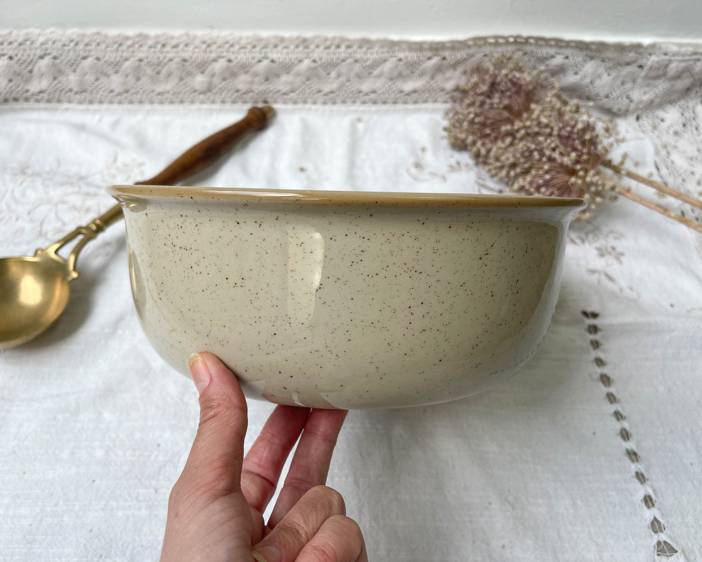 Saladier en grès beige moucheté Tulowice Poland 1970