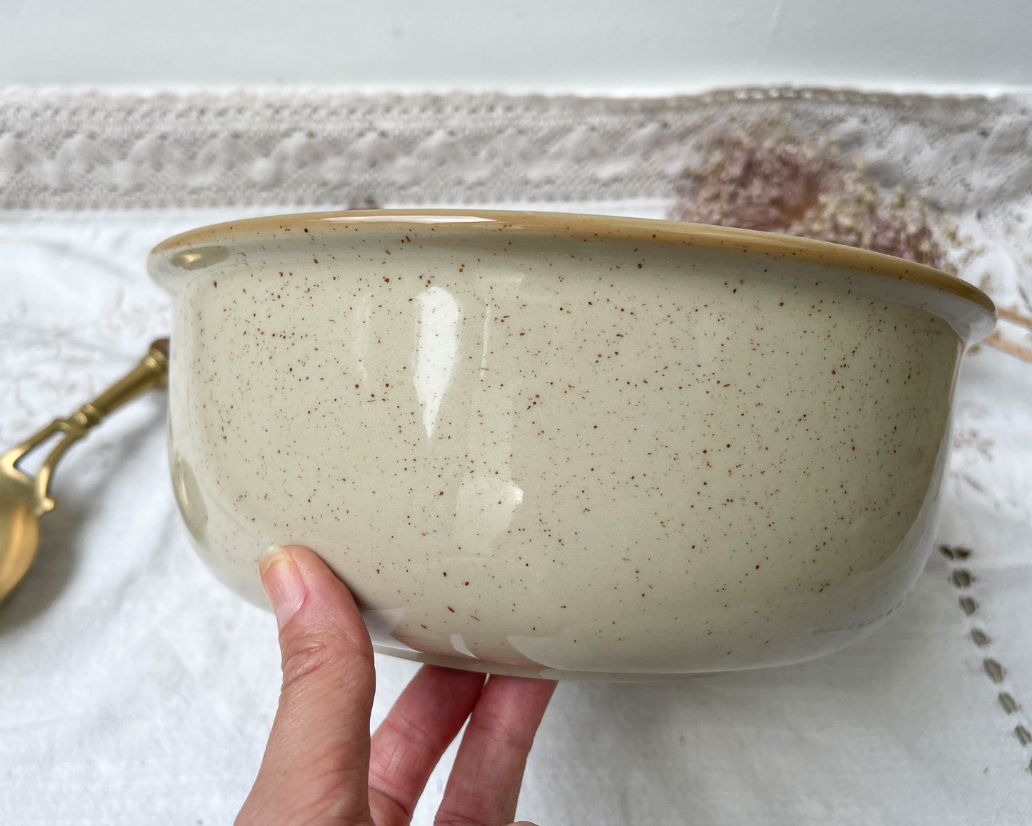 Saladier en grès beige moucheté Tulowice Poland 1970