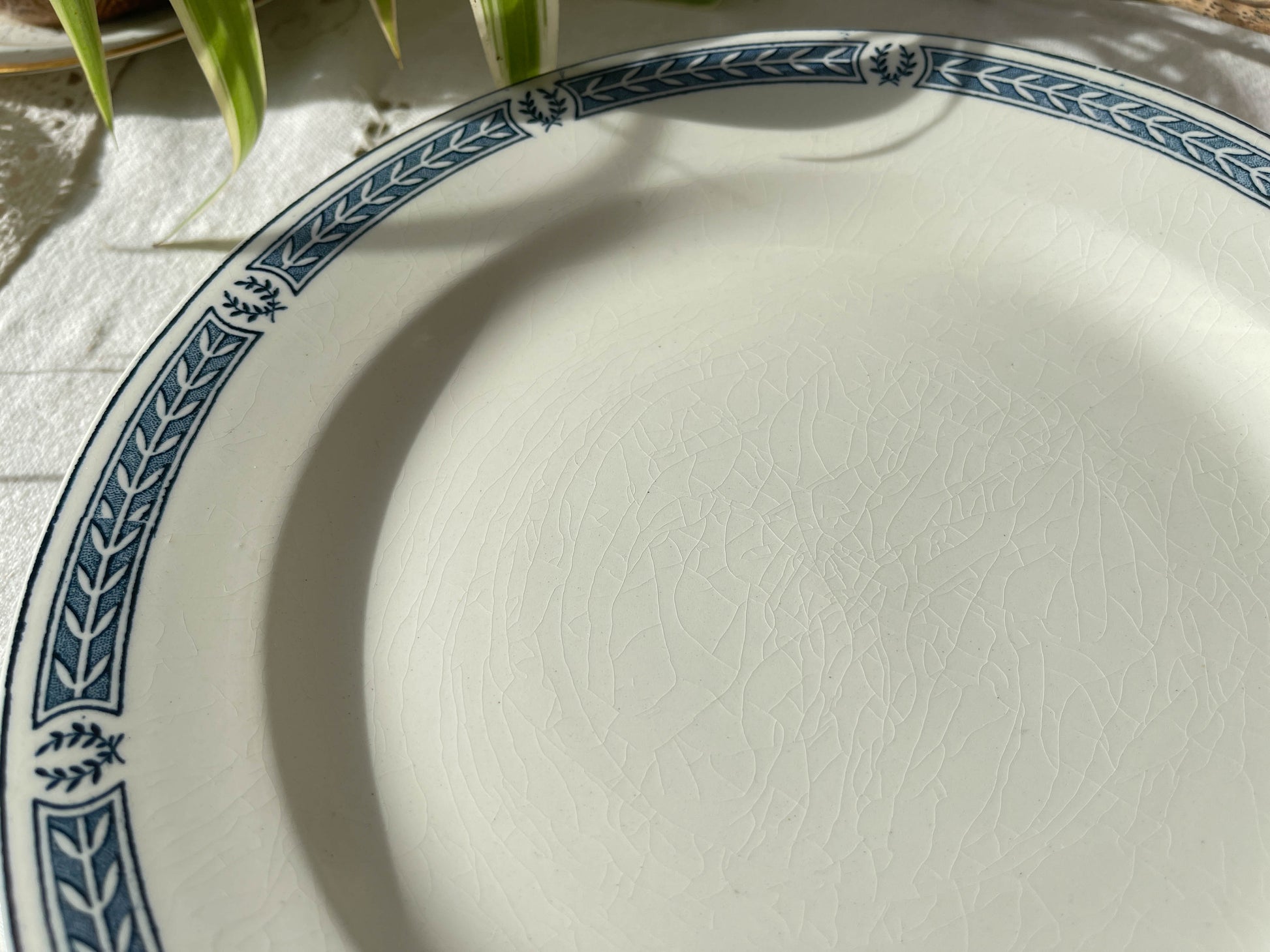 Plat piédouche vintage Terre de fer SALINS modèle "CASTELLANE" Made in France