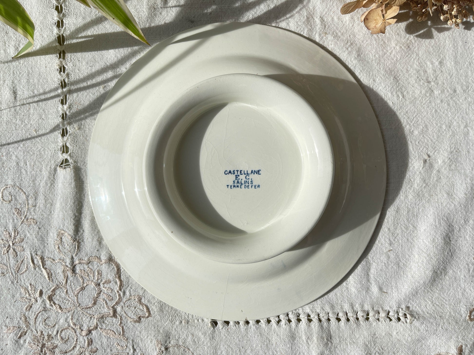 Plat piédouche vintage Terre de fer SALINS modèle "CASTELLANE" Made in France