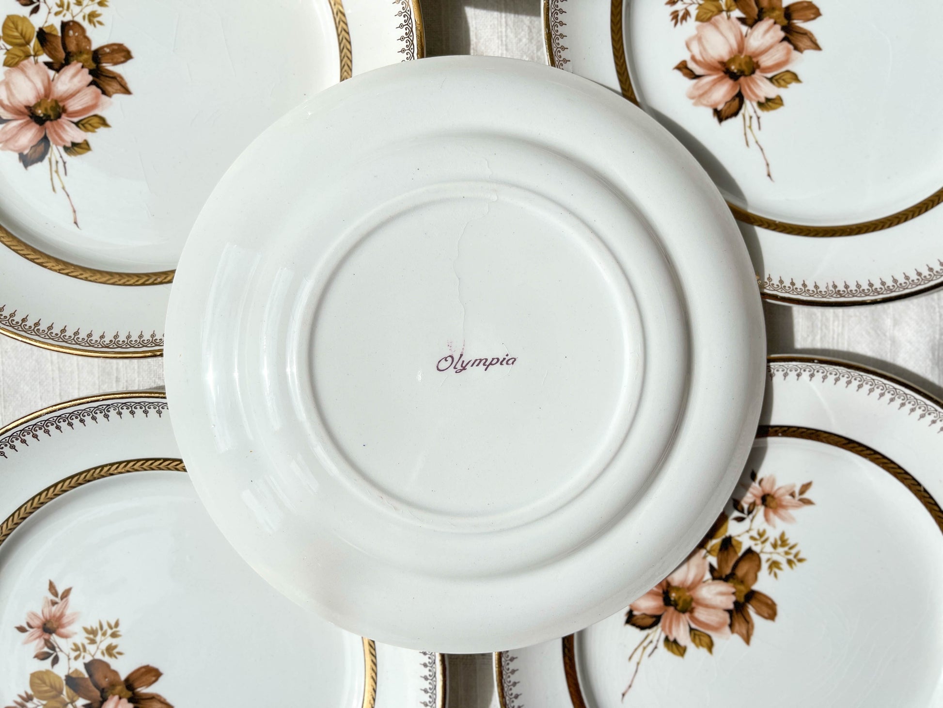 Petites assiettes en porcelaine OLYMPIA motif fleuris et dorure