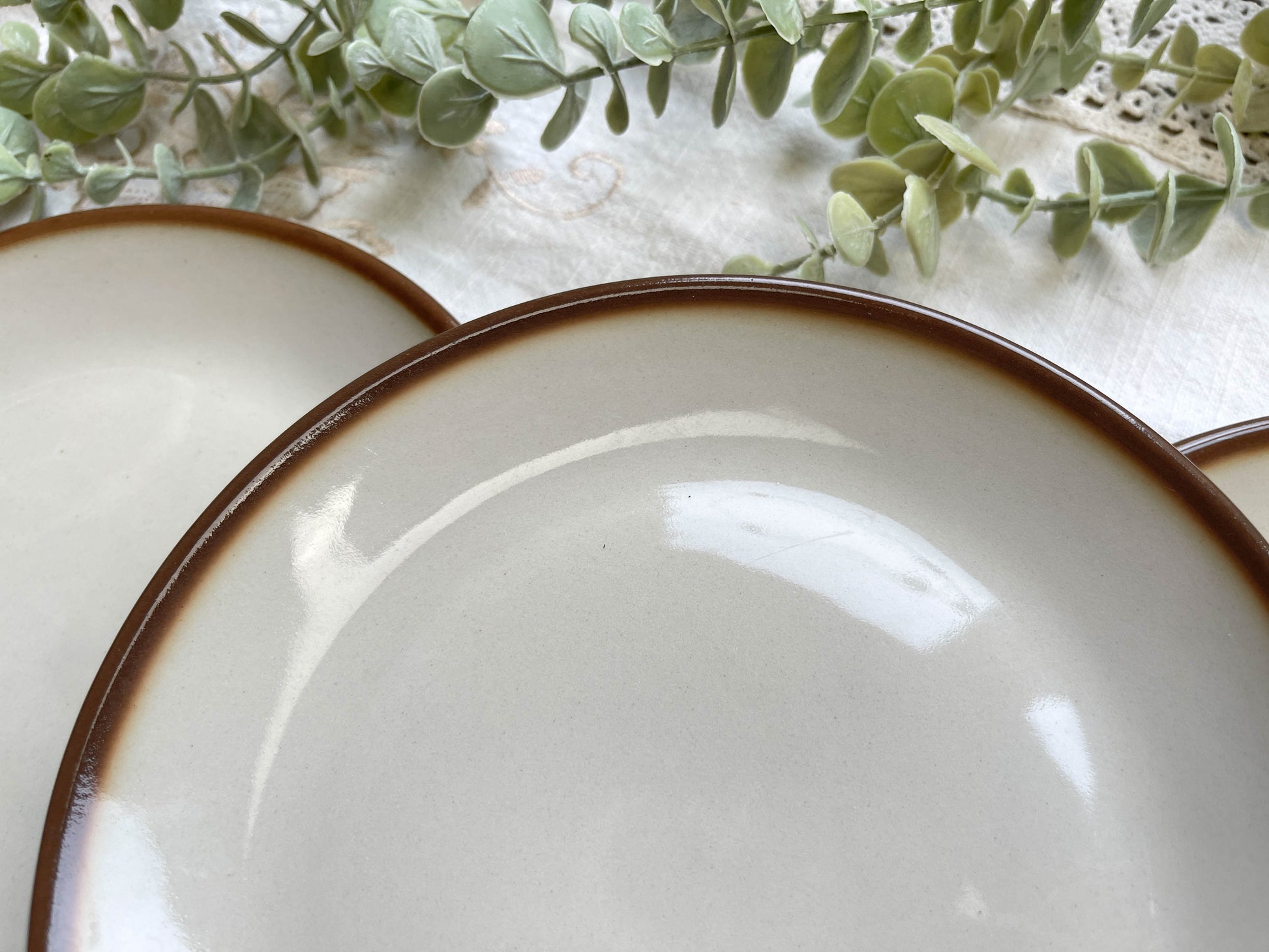 6 Petites Assiettes vintage en faïence beige marron