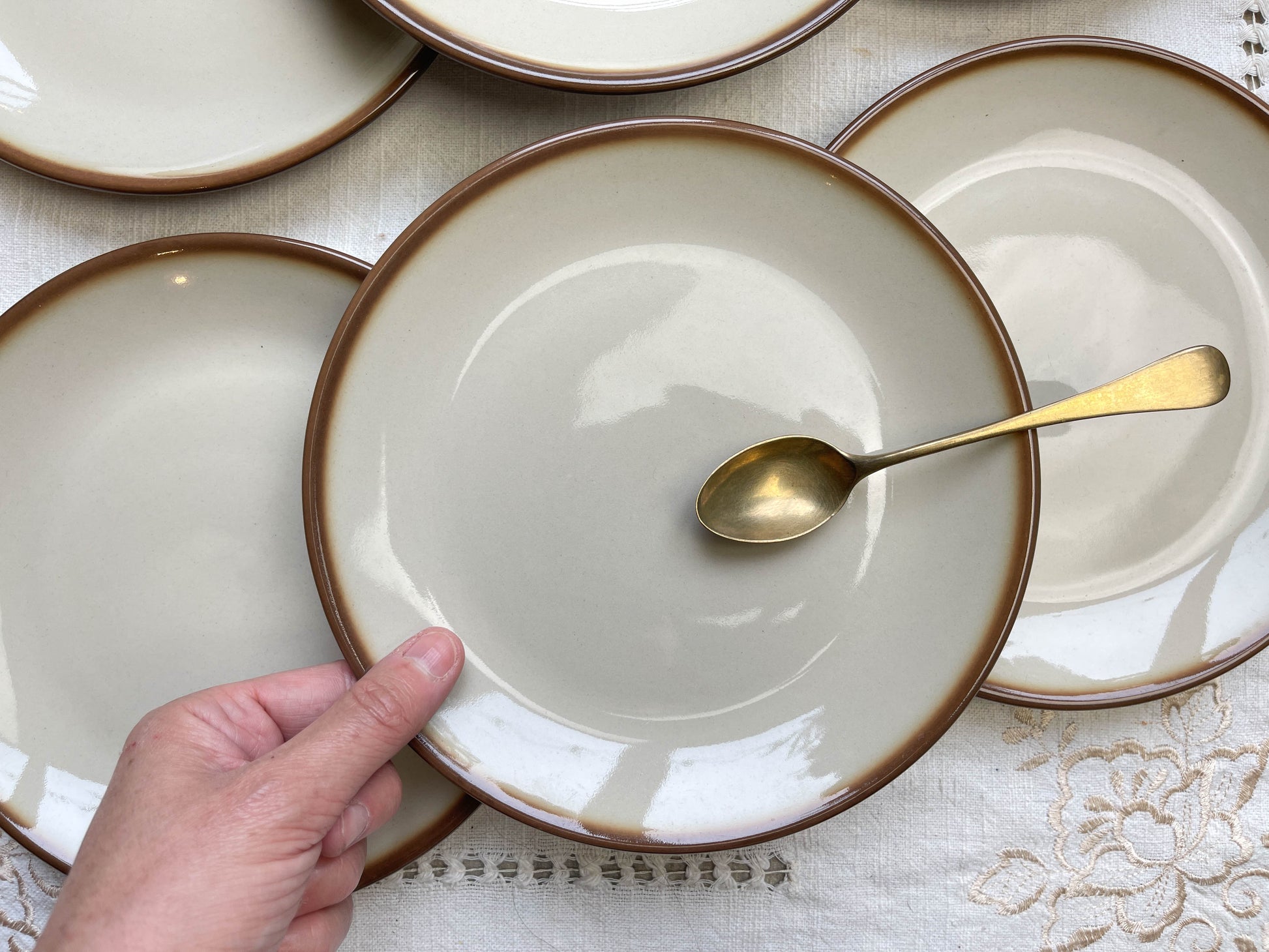 6 Petites Assiettes vintage en faïence beige marron