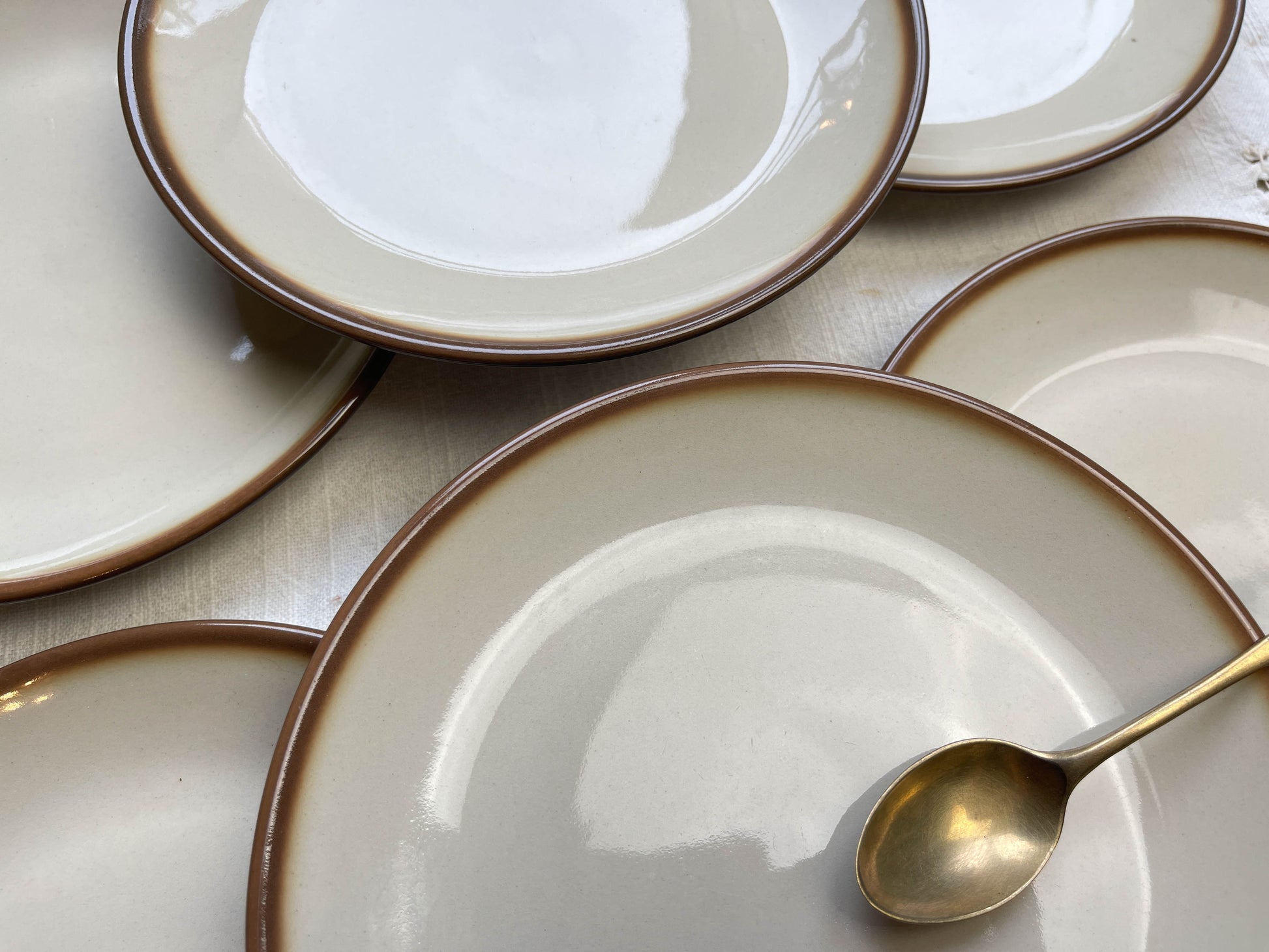 6 Petites Assiettes vintage en faïence beige marron