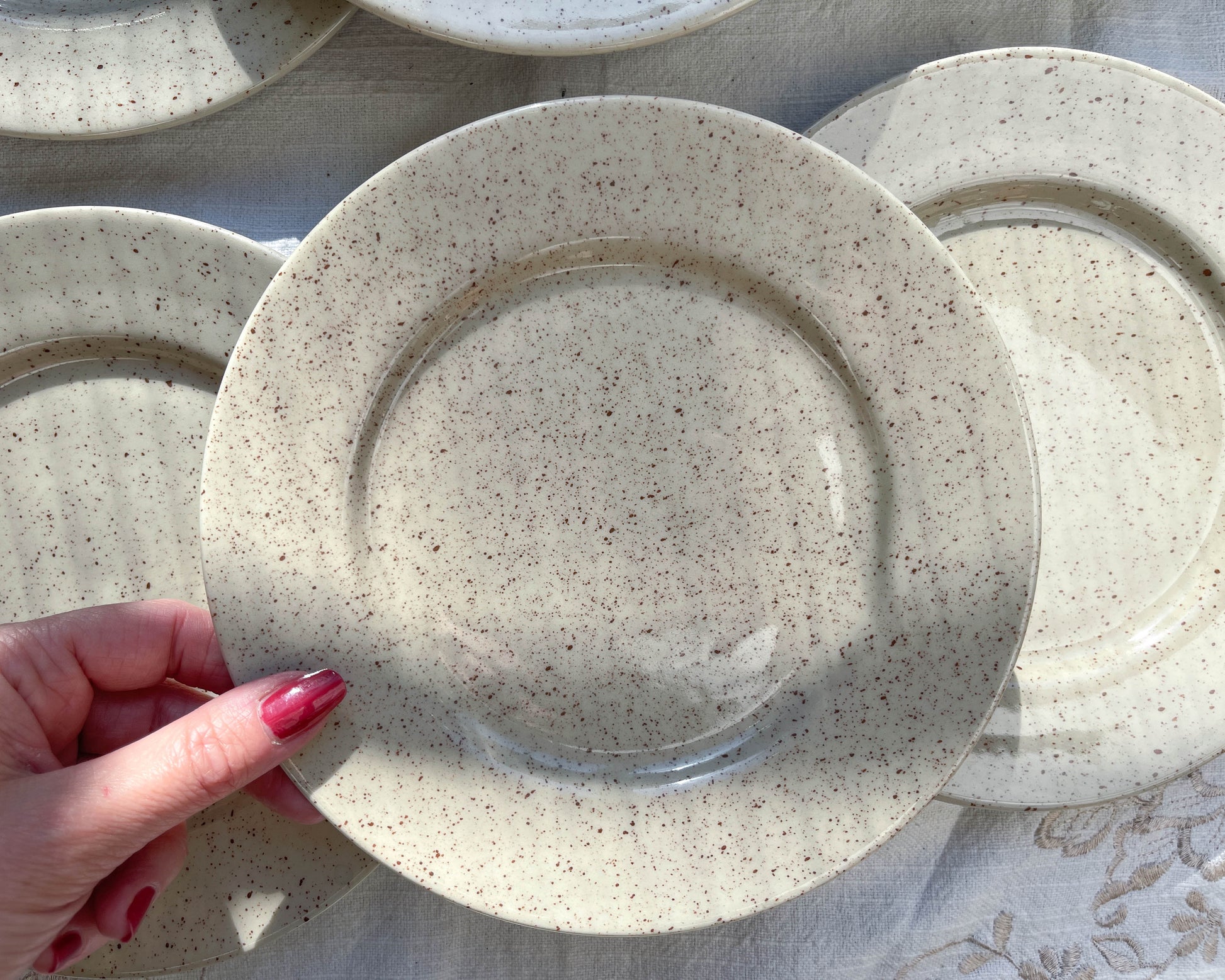Petites assiettes en grès gris moucheté TULOWICE