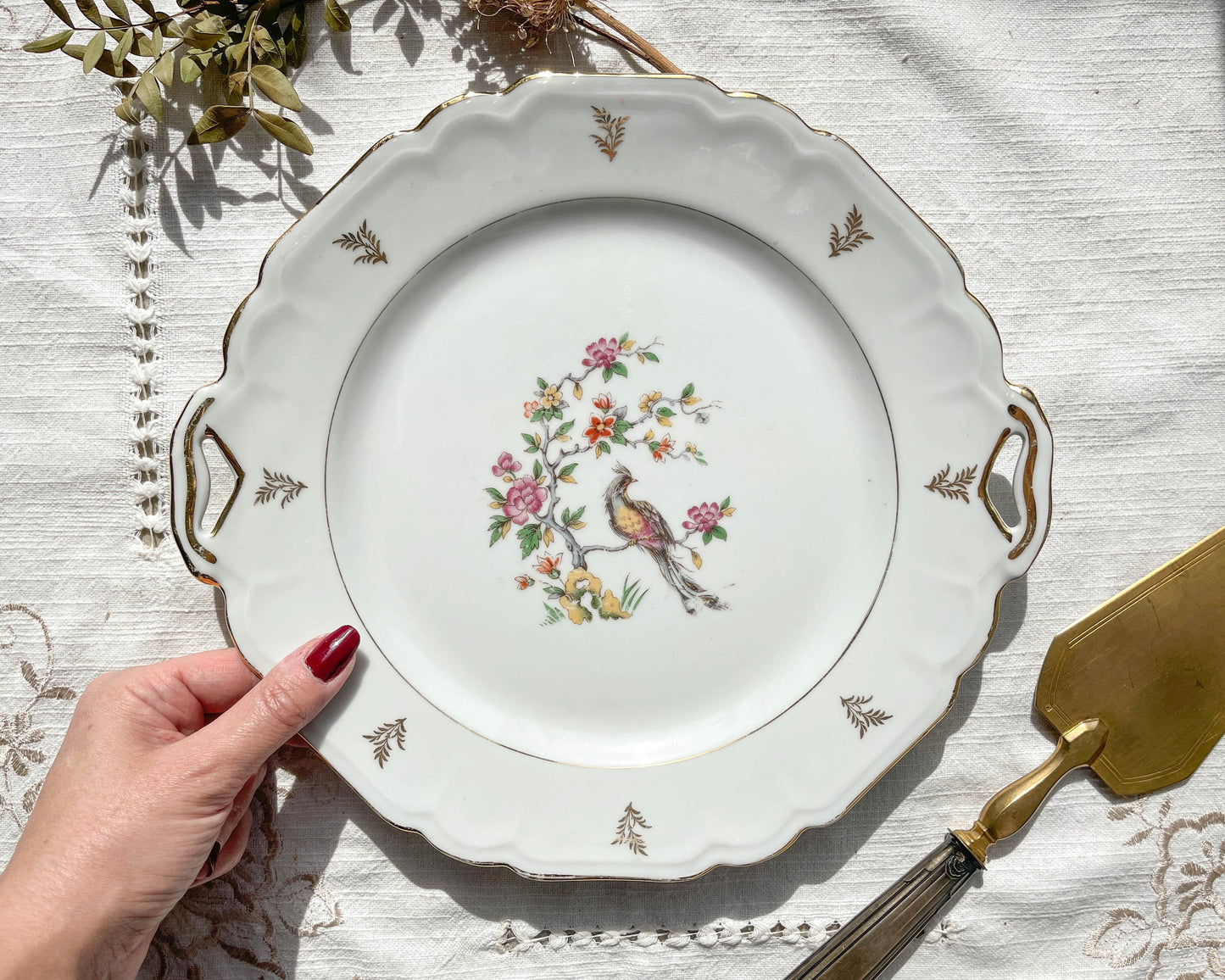 Plat à gâteau vintage en porcelaine de Limoges Berry motif oiseau de paradis