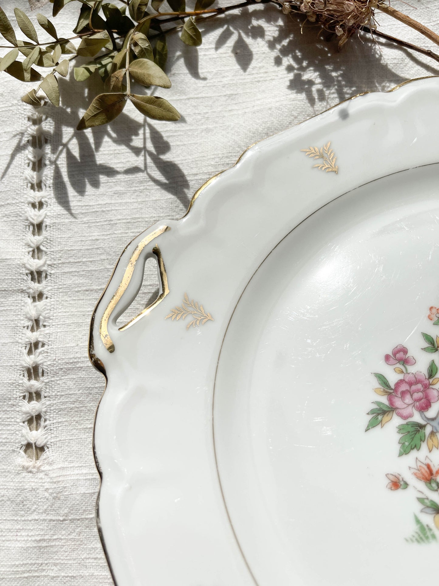 Plat à gâteau vintage en porcelaine de Limoges Berry motif oiseau de paradis