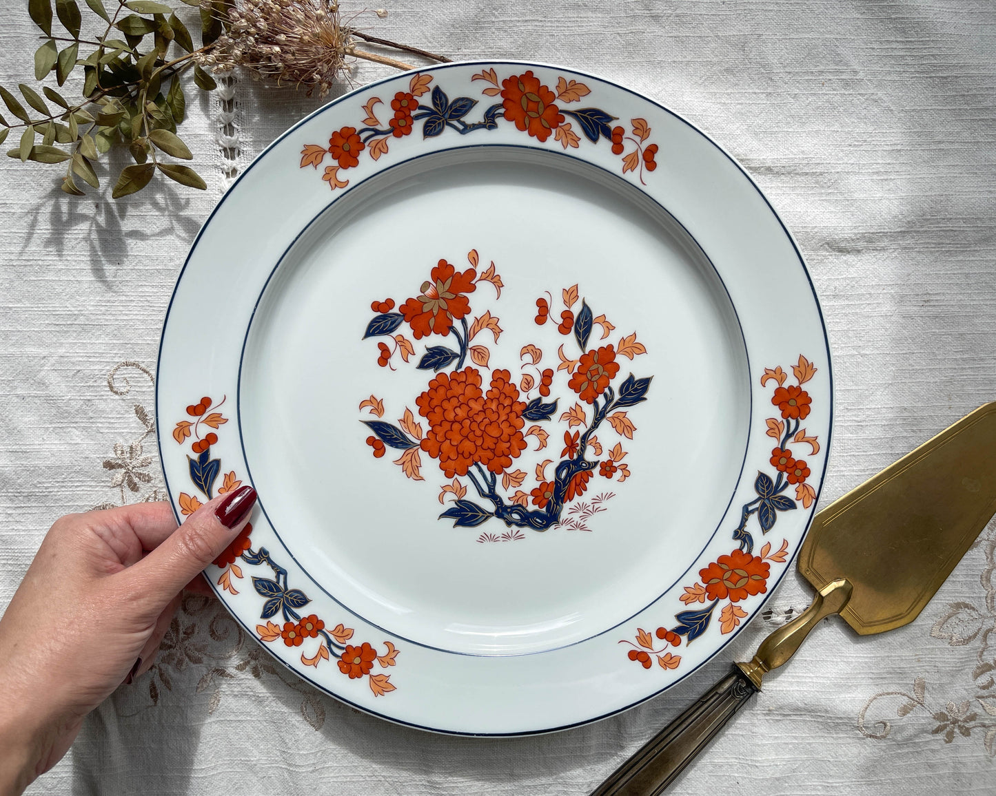 Plat rond en porcelaine de Limoges motif YU-NAM Porcelaine de Paris motif chinois Imari