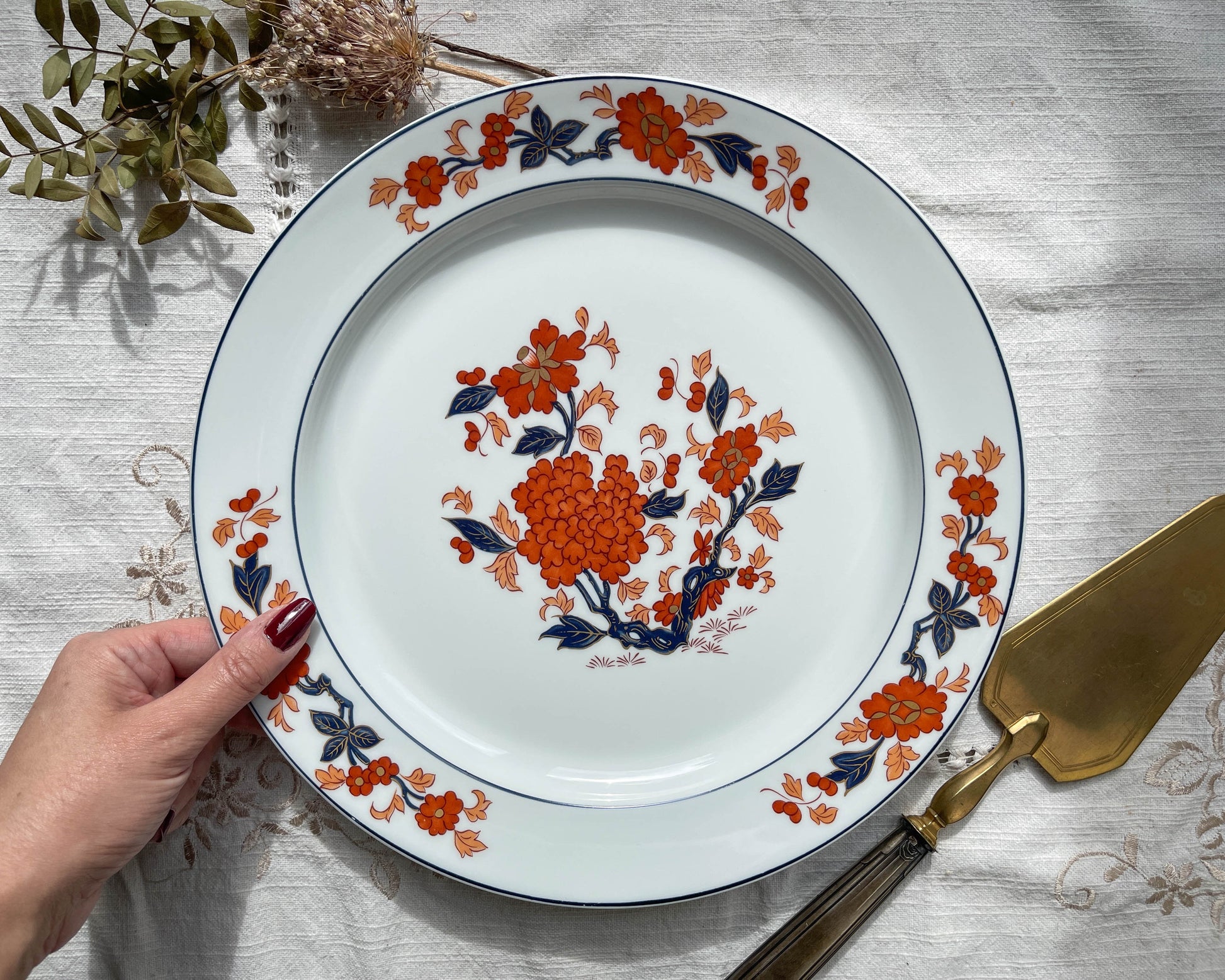 Plat rond en porcelaine de Limoges motif YU-NAM Porcelaine de Paris motif chinois Imari
