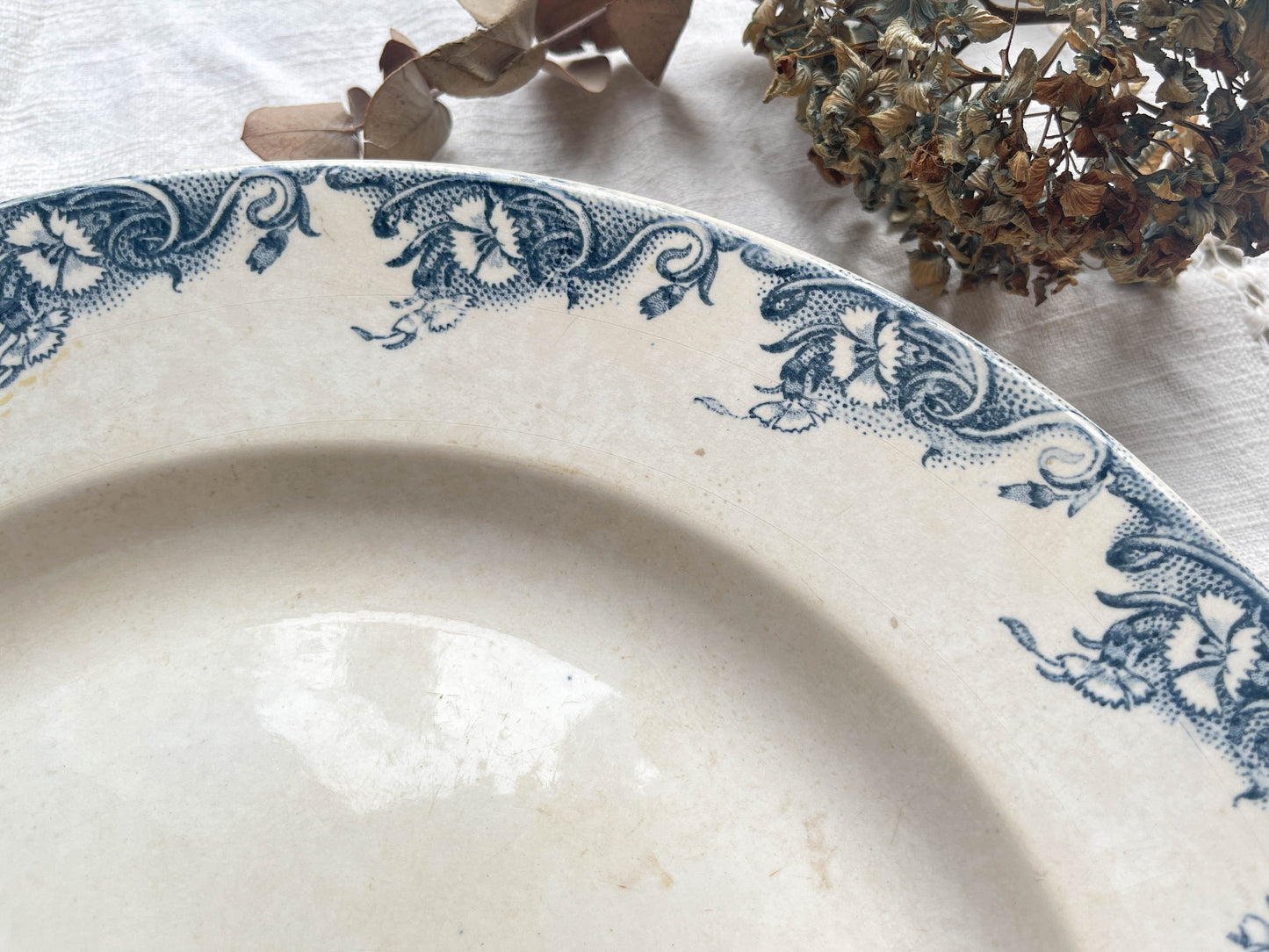 Plat rond vintage Terre de fer Aux Lions de Paris modèle "Perselle" Made in France
