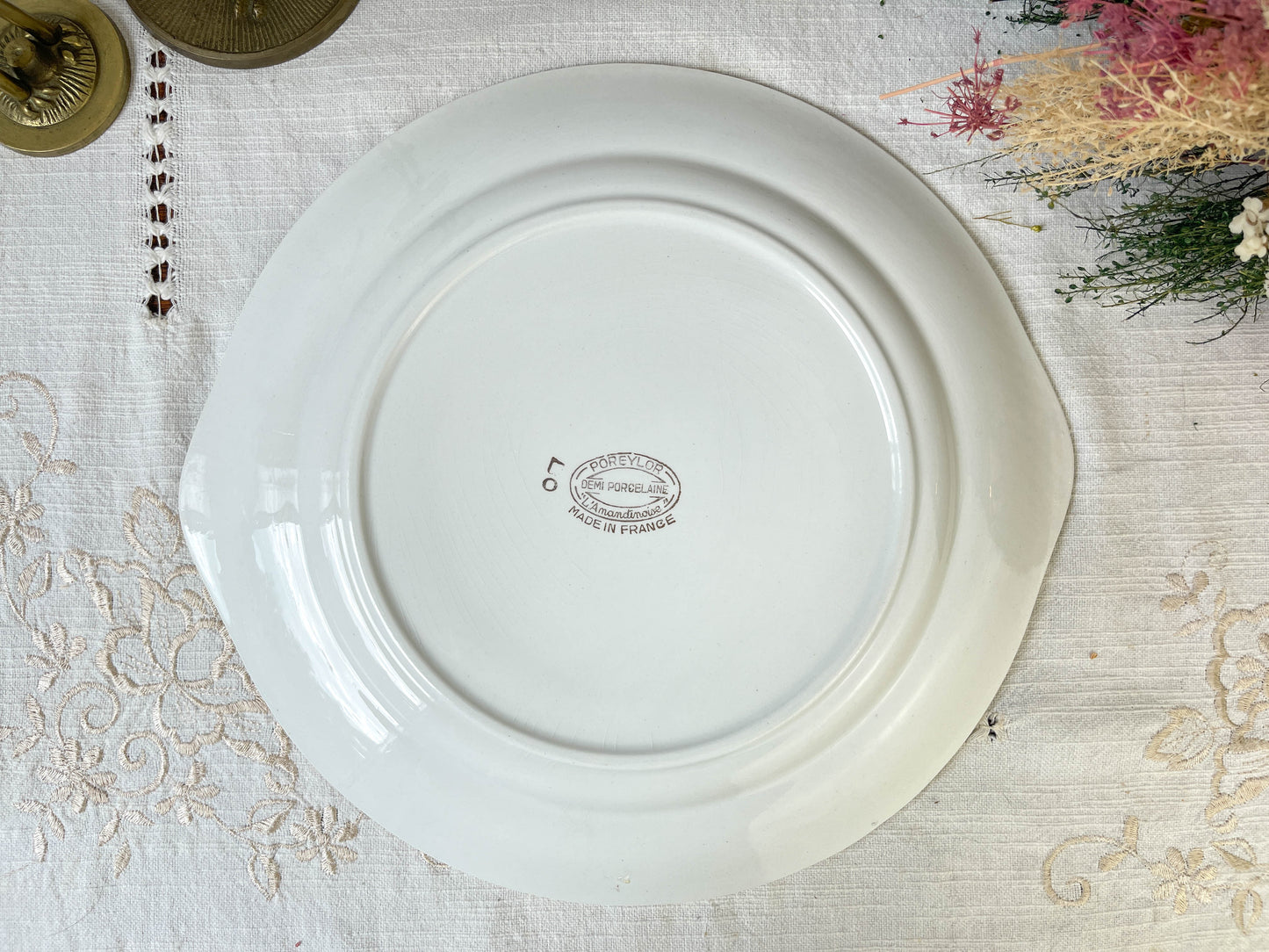 Plat à gâteau vintage porcelaine blanche dorée L’AMANDINOISE made in France