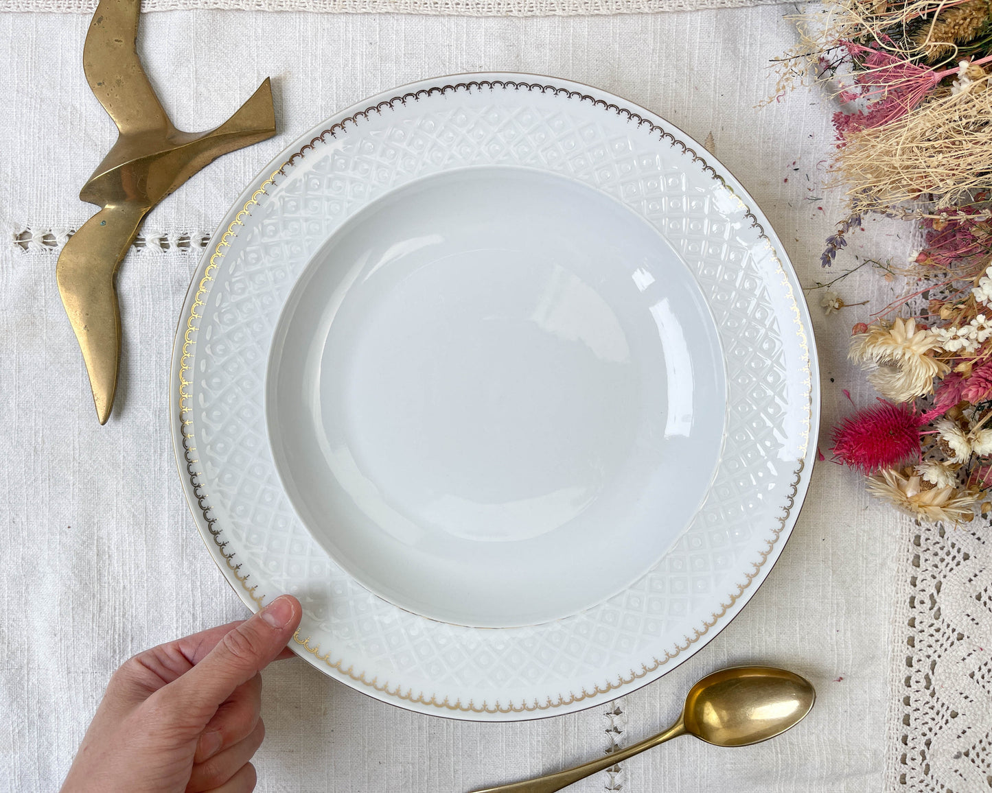 Plat creux porcelaine blanche dorée BAVARIA modèle "Annabell" -