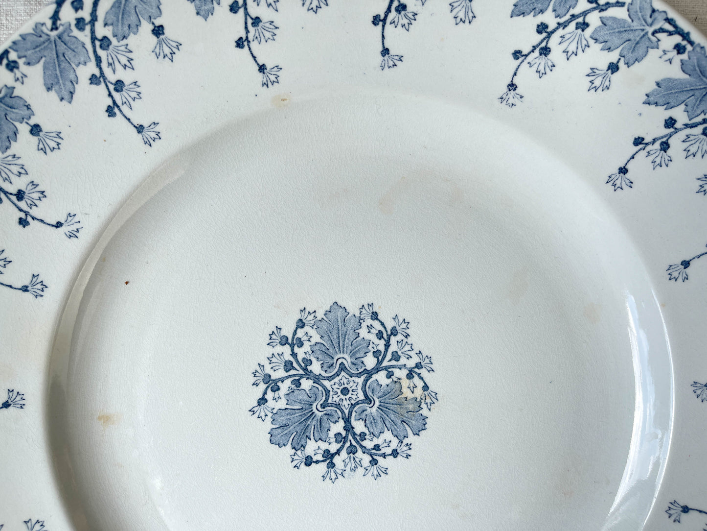 Plat rond vintage Terre de fer LUNEVILLE modèle "NINA" Made in France