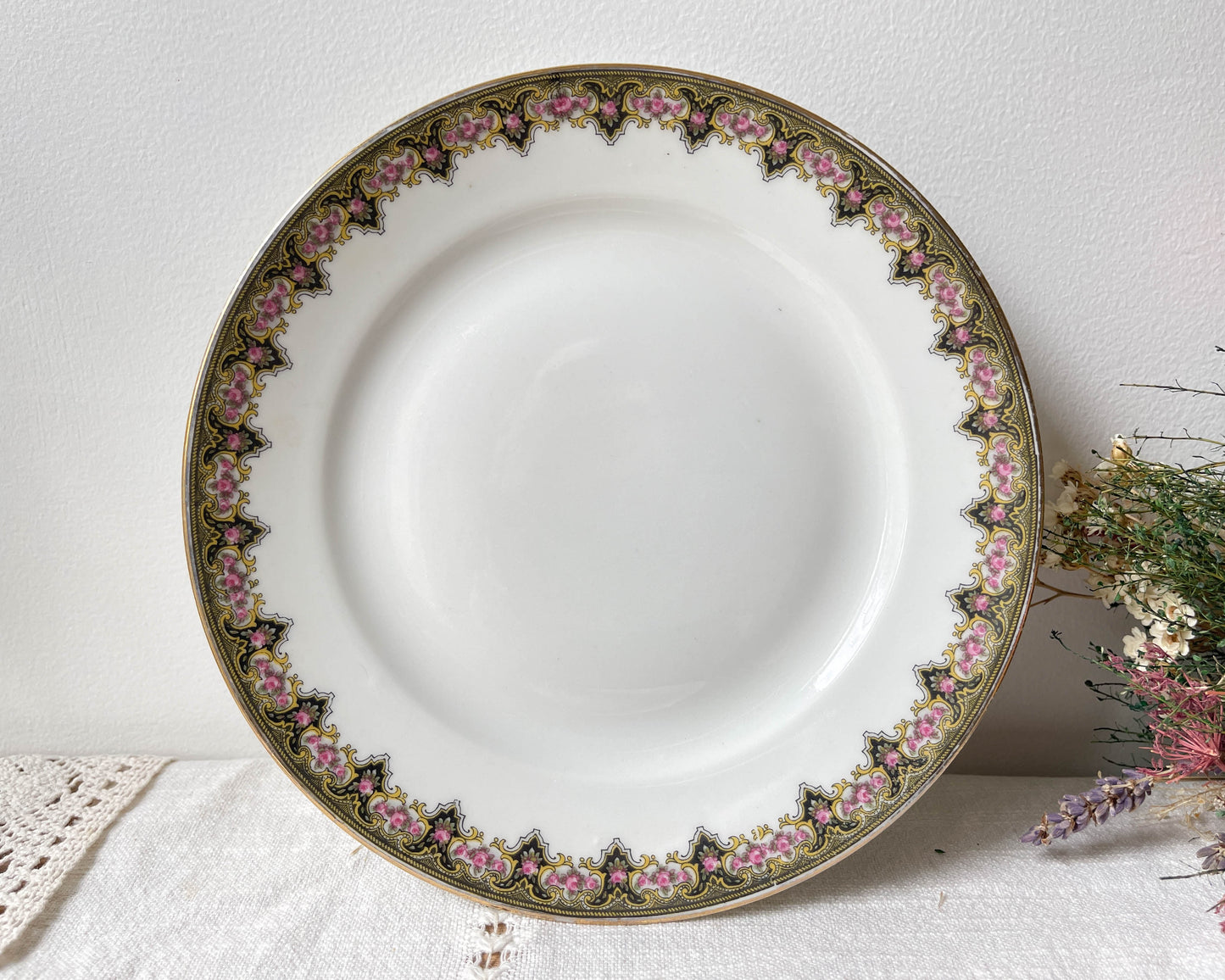 Plat piédouche vintage Porcelaine blanche fleurie Made in France