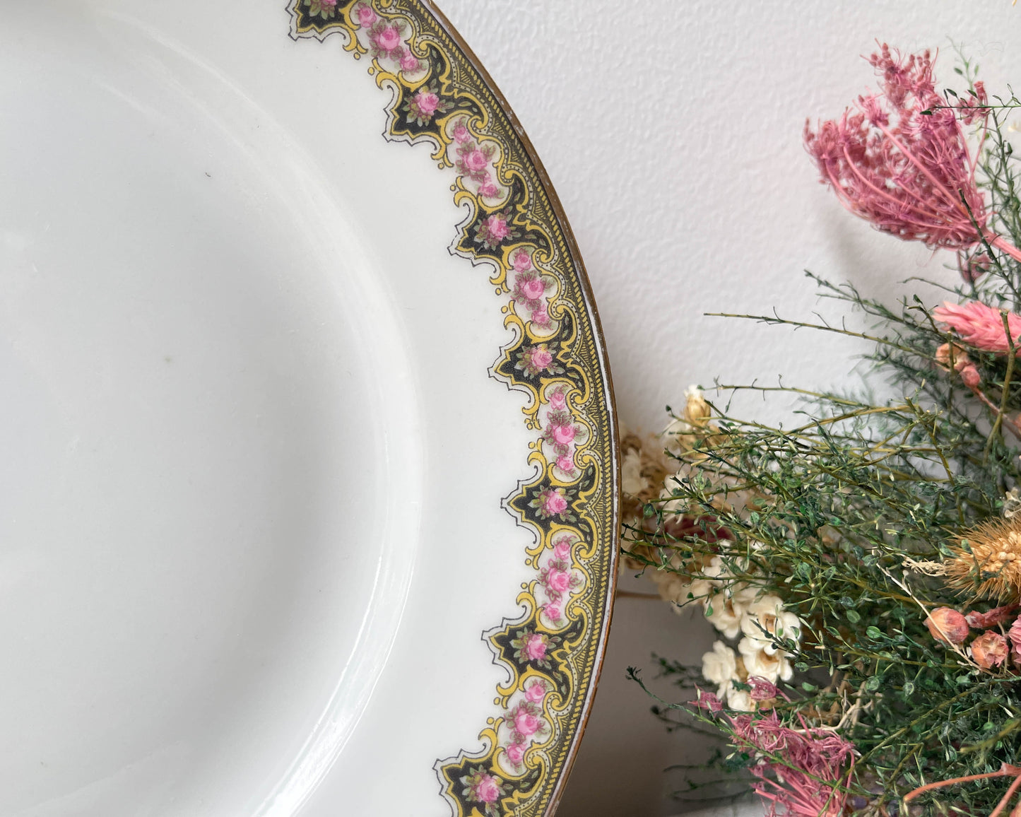 Plat piédouche vintage Porcelaine blanche fleurie Made in France