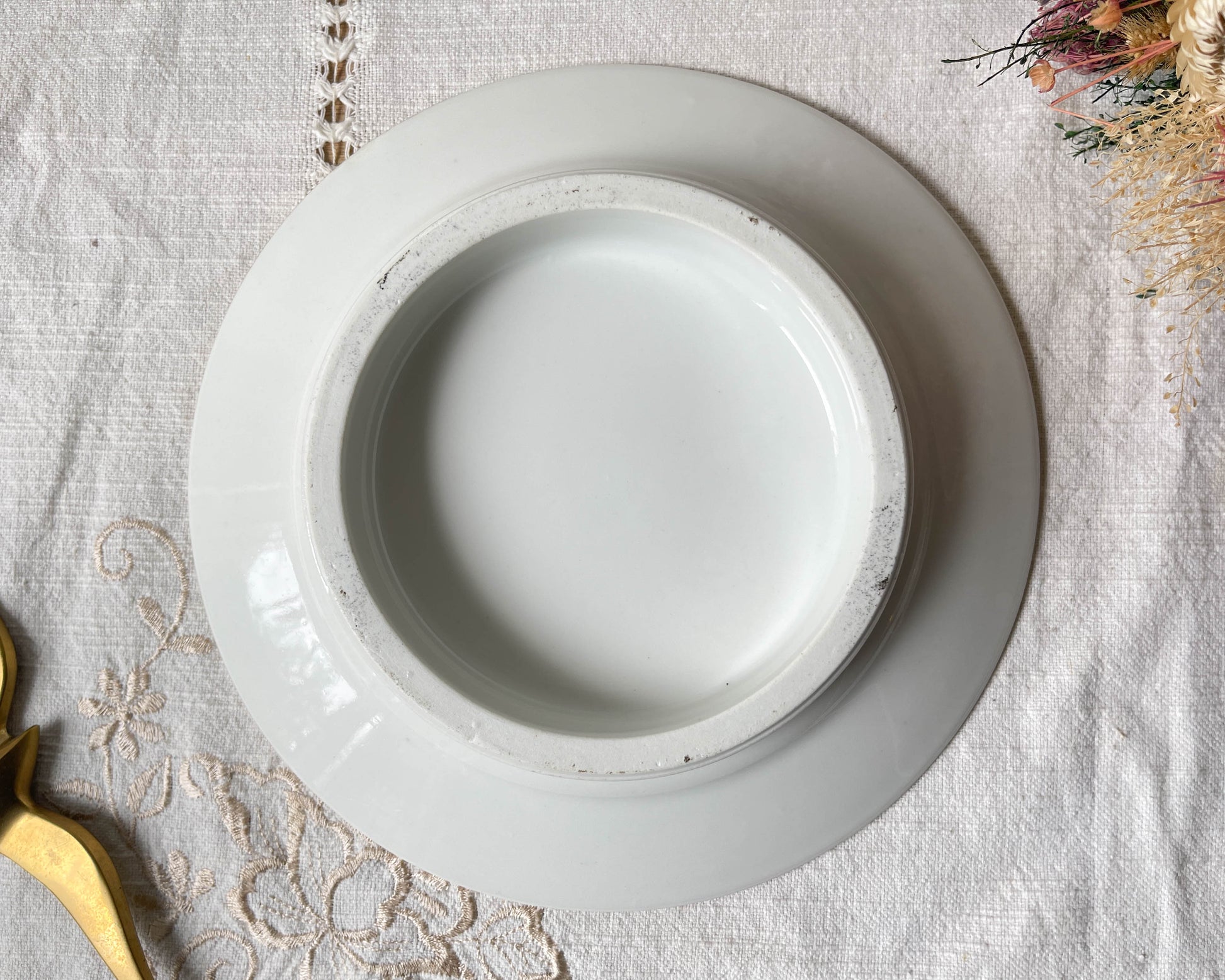 Plat piédouche vintage Porcelaine blanche fleurie Made in France