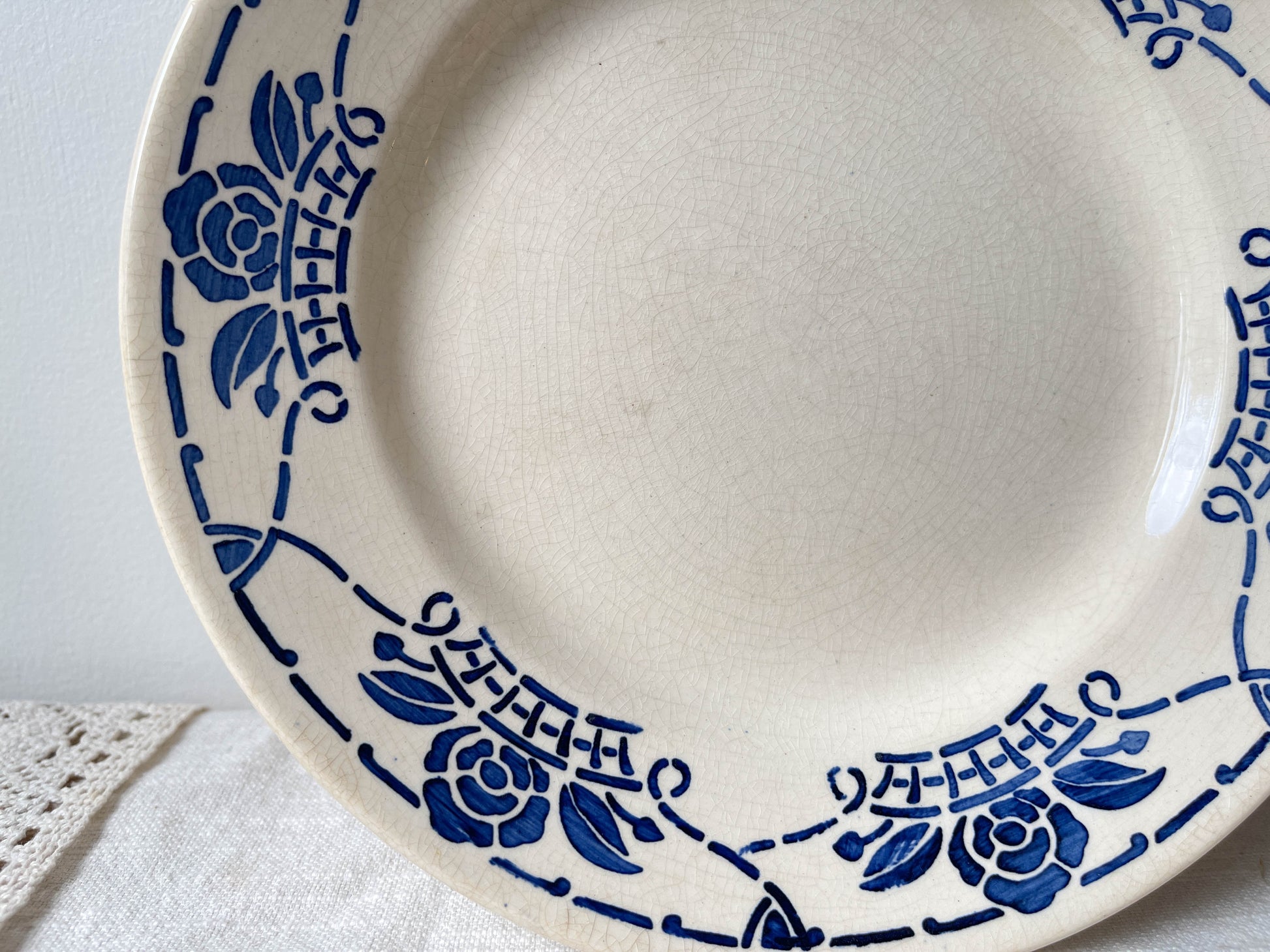Plat piédouche vintage Terre de fer Choisy le Roi modèle Gorgette Made in France