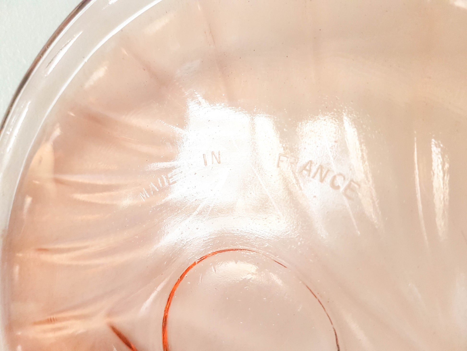 Plat vintage en verre rose style ART DECO 1950