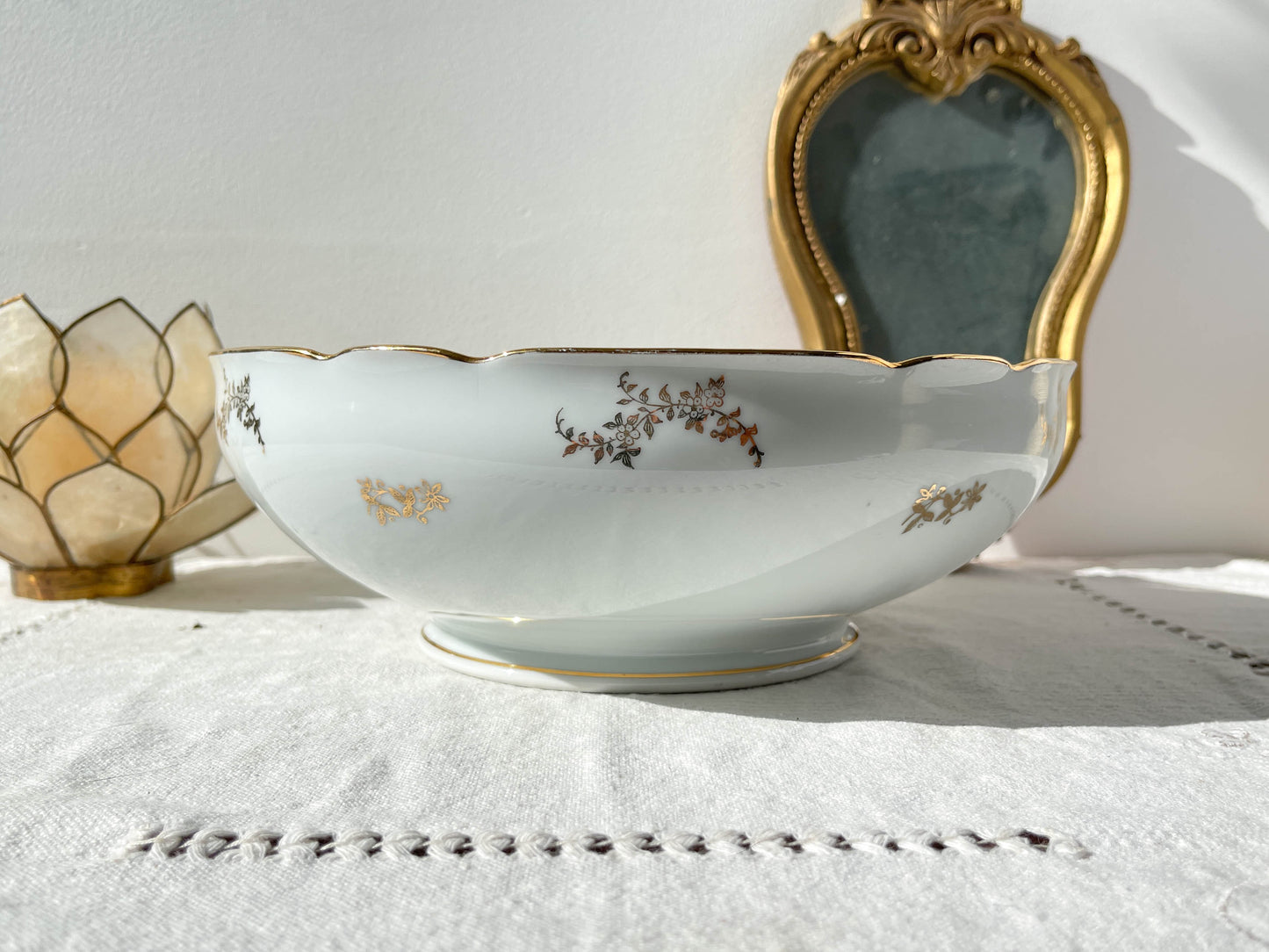 Saladier en porcelaine blanche dorée J&Ciem France 1950 motif fleuri