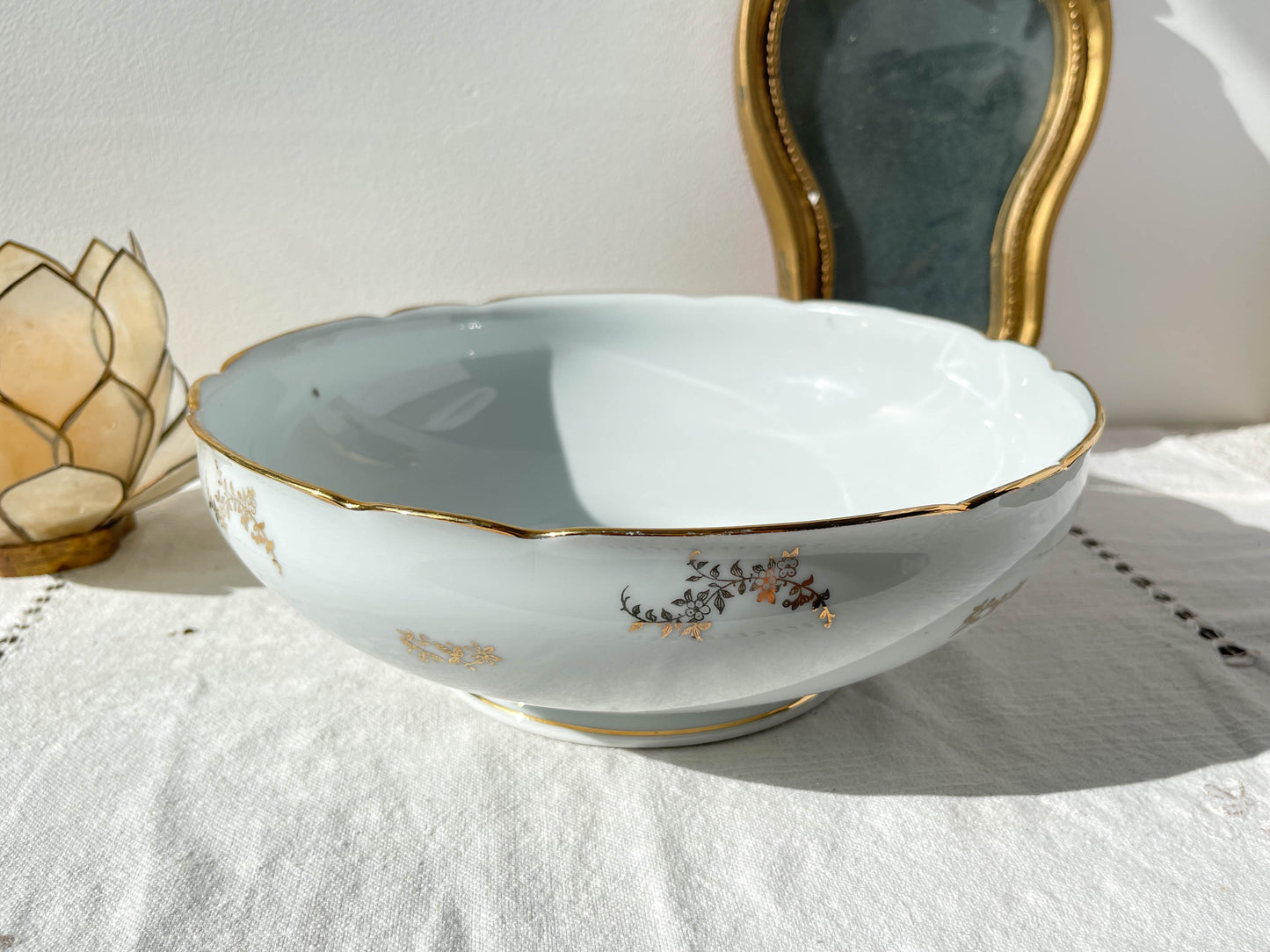 Saladier en porcelaine blanche dorée J&Ciem France 1950 motif fleuri