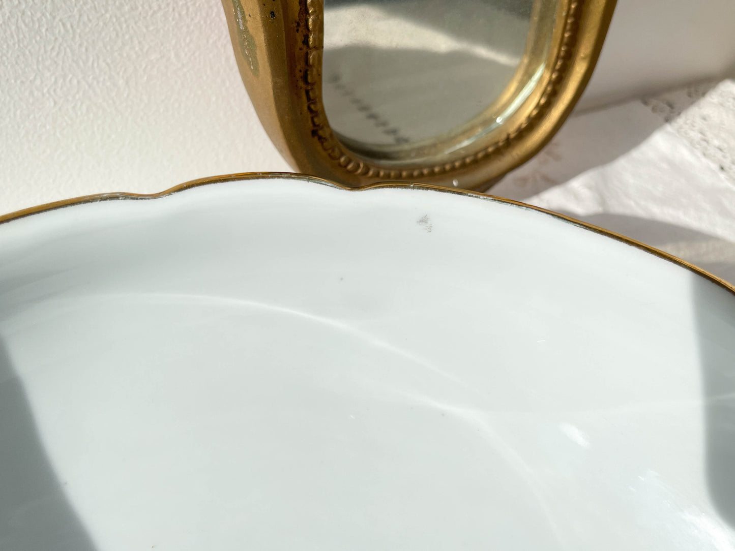 Saladier en porcelaine blanche dorée J&Ciem France 1950 motif fleuri