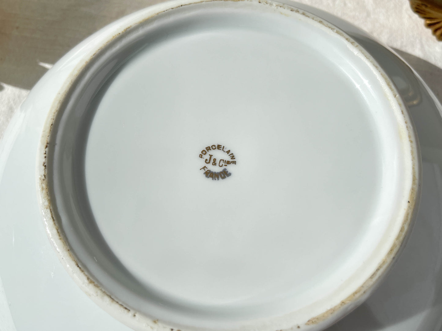 Saladier en porcelaine blanche dorée J&Ciem France 1950 motif fleuri