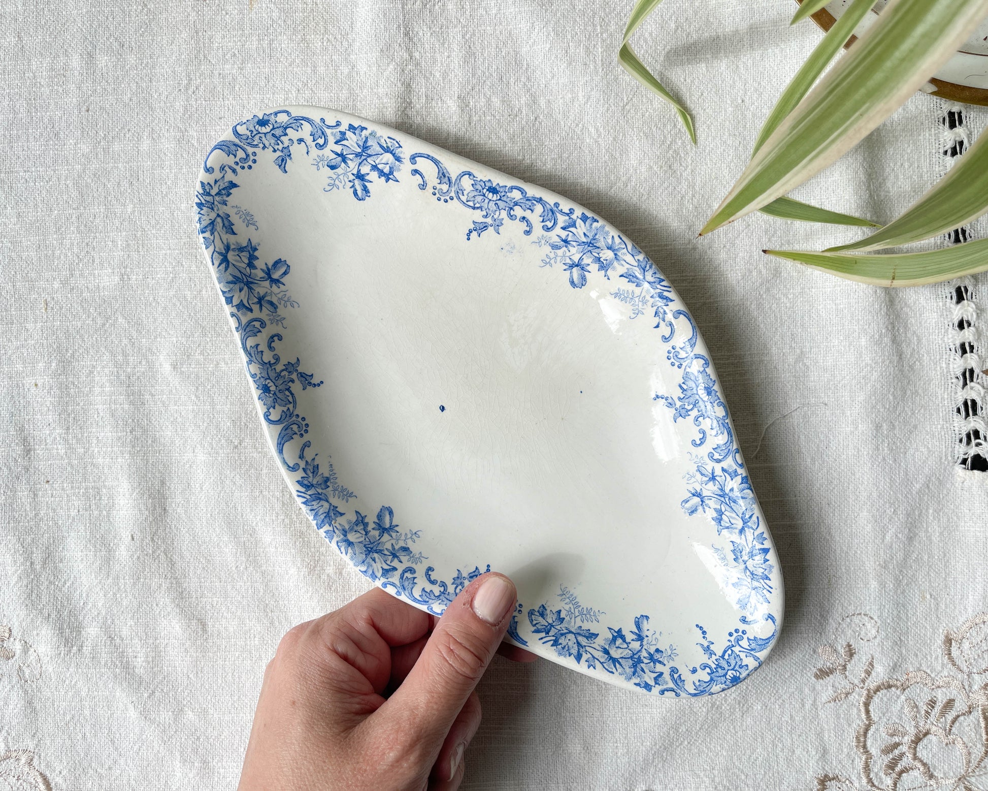 Ravier vintage Terre de fer bleue ST AMAND & HAMMAGE modèle "Campanule"