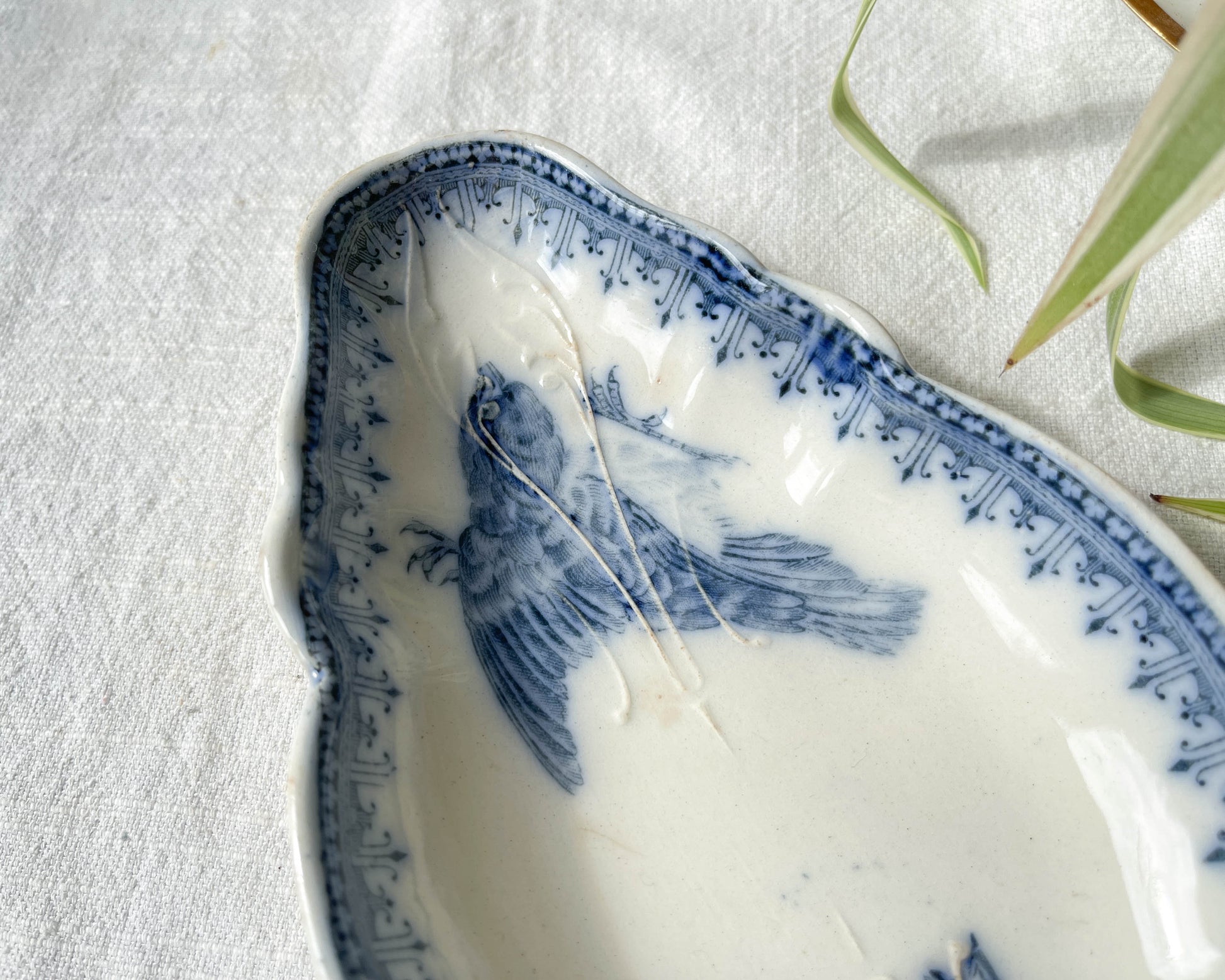 Ravier vintage Terre de fer bleue VERMONT FRERES motif oiseaux XIXème