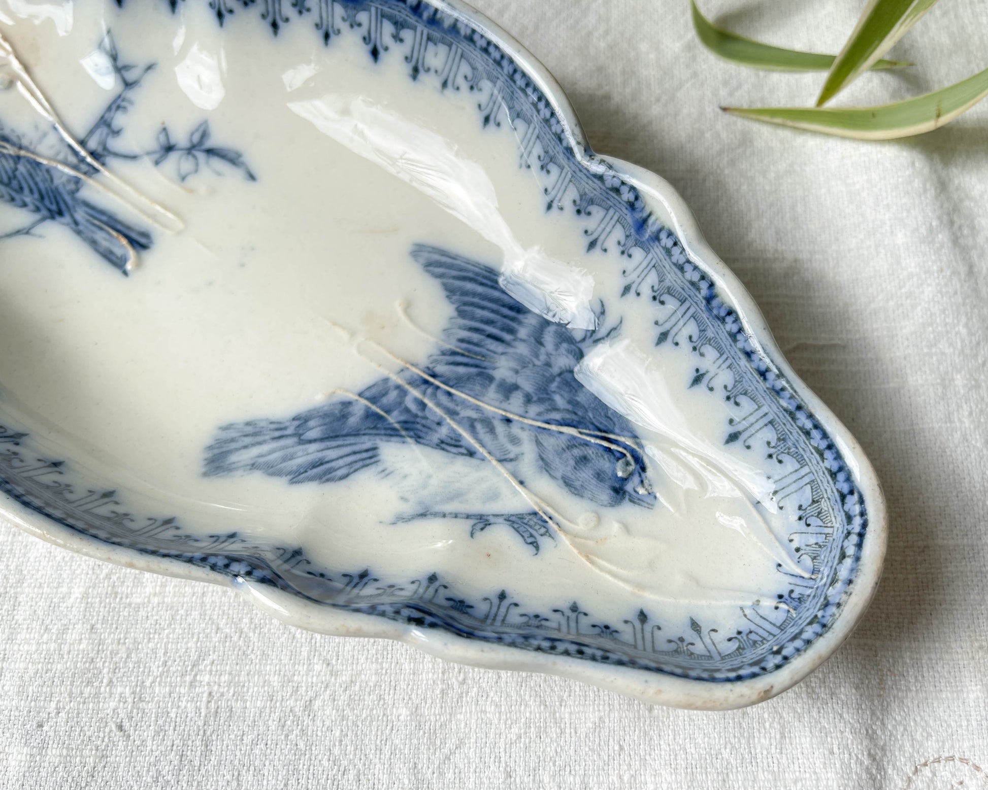 Ravier vintage Terre de fer bleue VERMONT FRERES motif oiseaux XIXème
