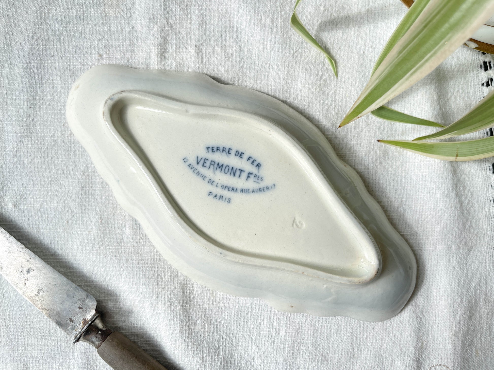 Ravier vintage Terre de fer bleue VERMONT FRERES motif oiseaux XIXème