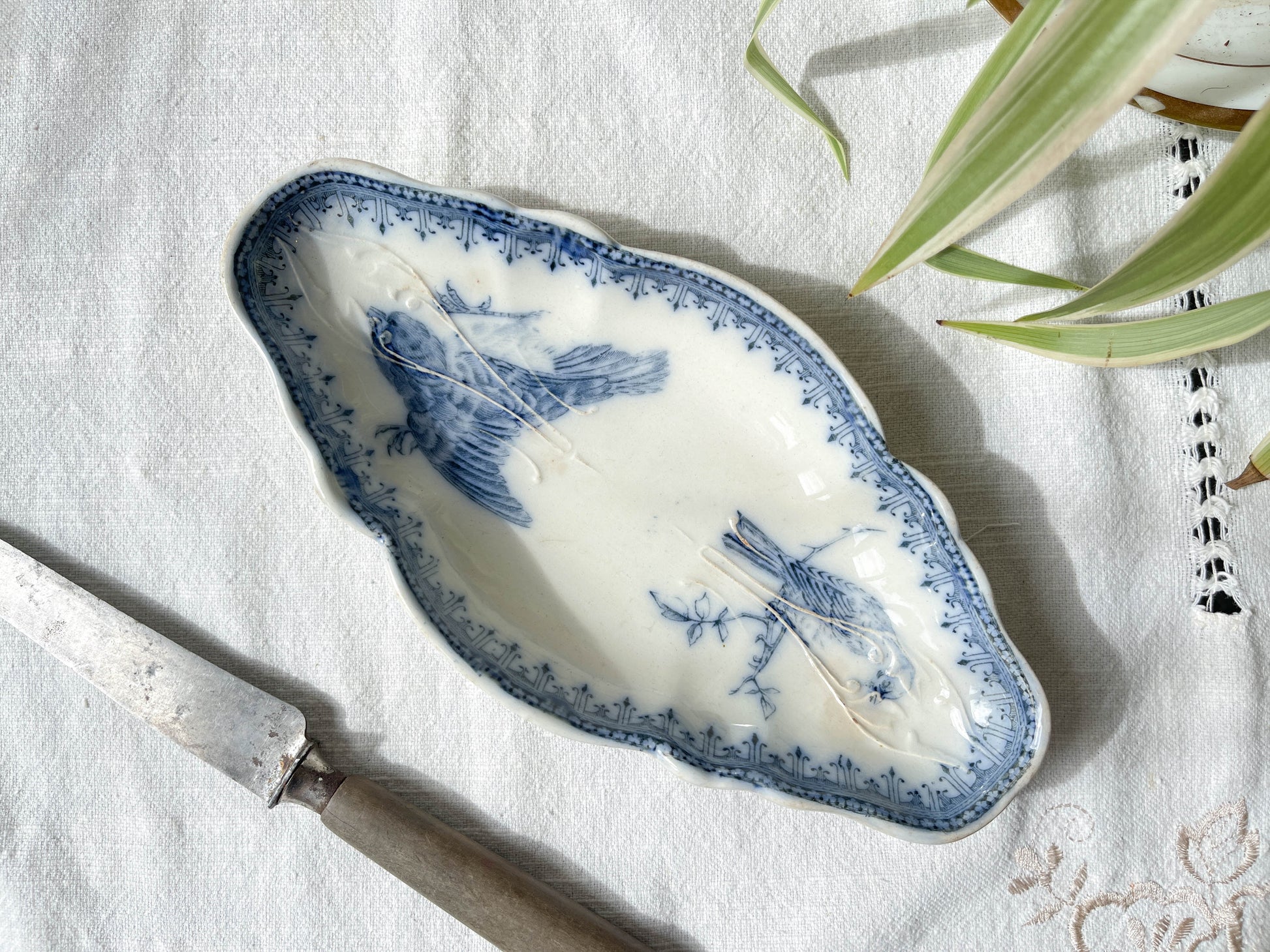 Ravier vintage Terre de fer bleue VERMONT FRERES motif oiseaux XIXème