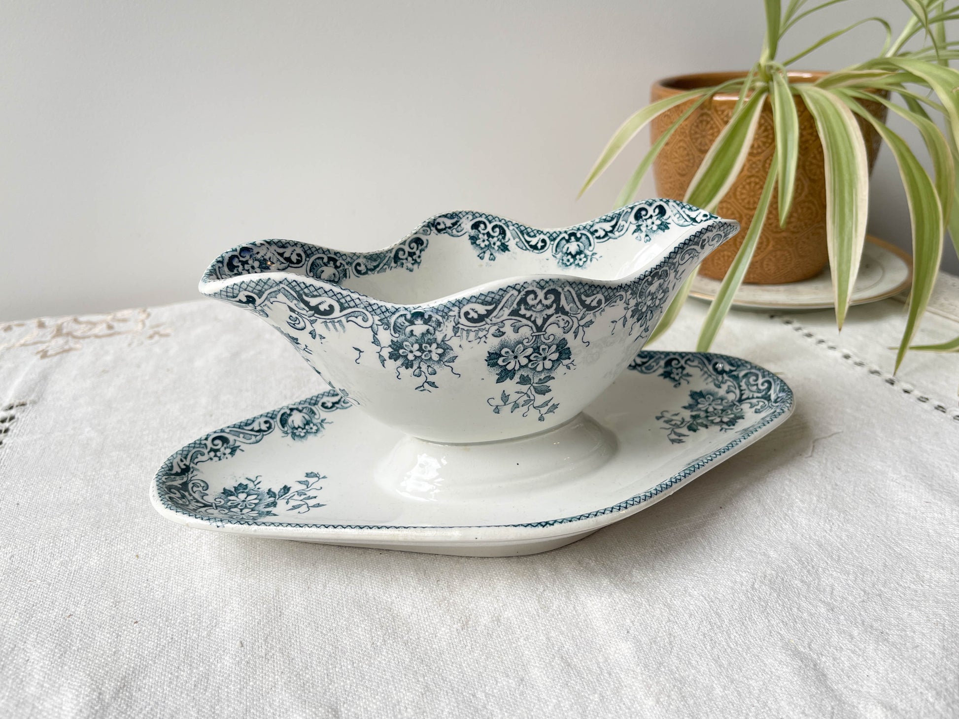 Saucière vintage Terre de fer Française motif fleuri