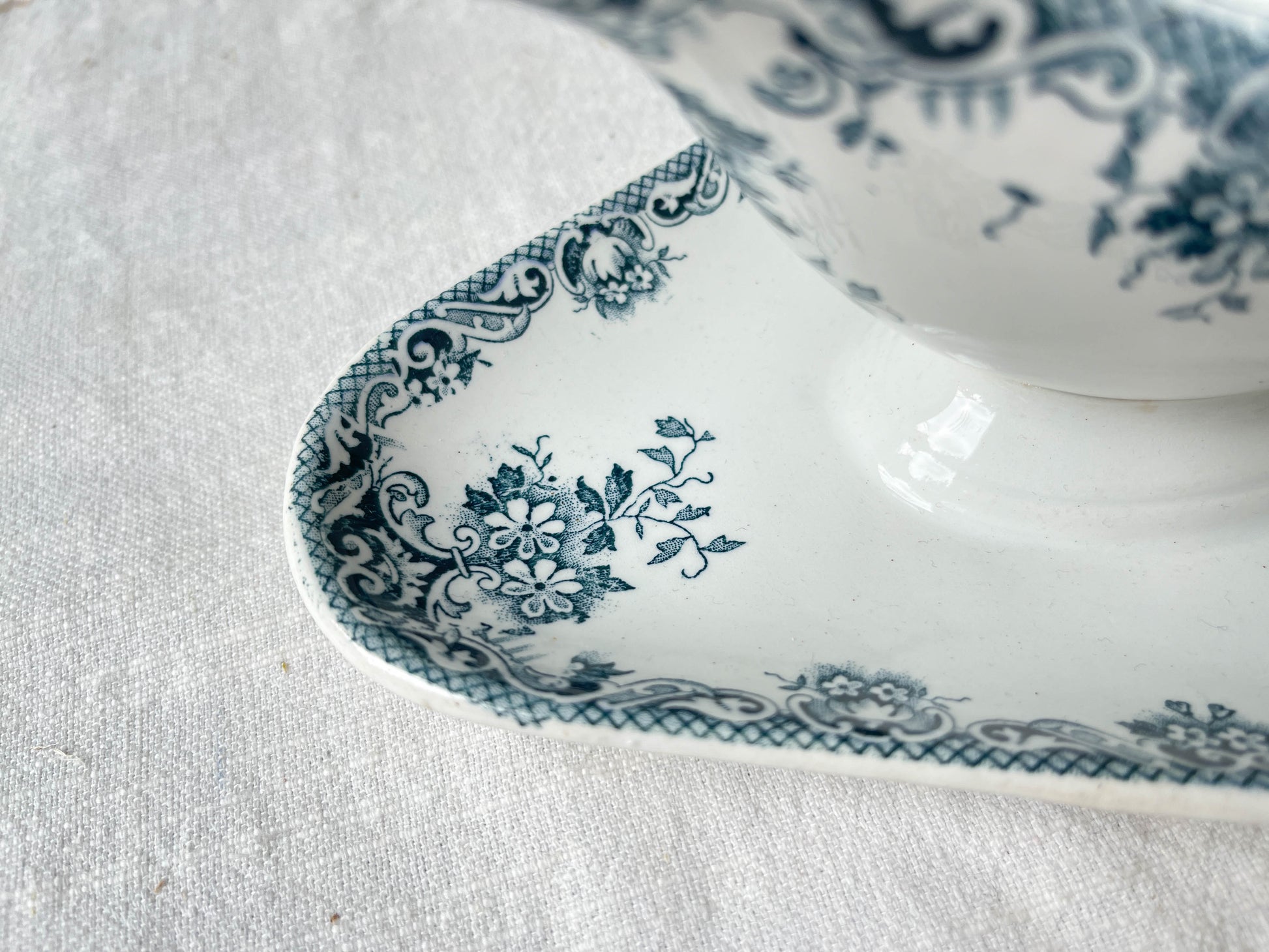 Saucière vintage Terre de fer Française motif fleuri
