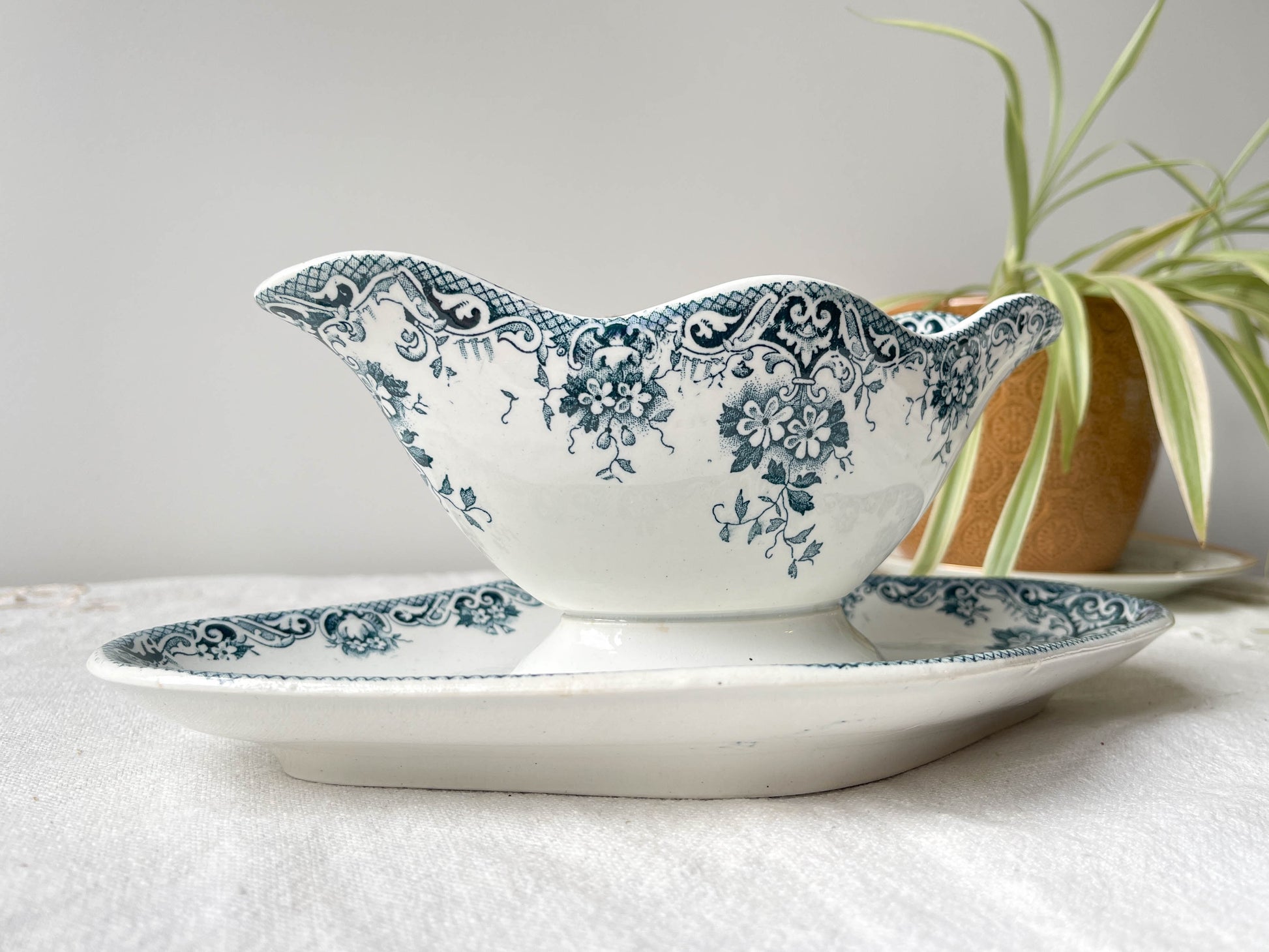 Saucière vintage Terre de fer Française motif fleuri