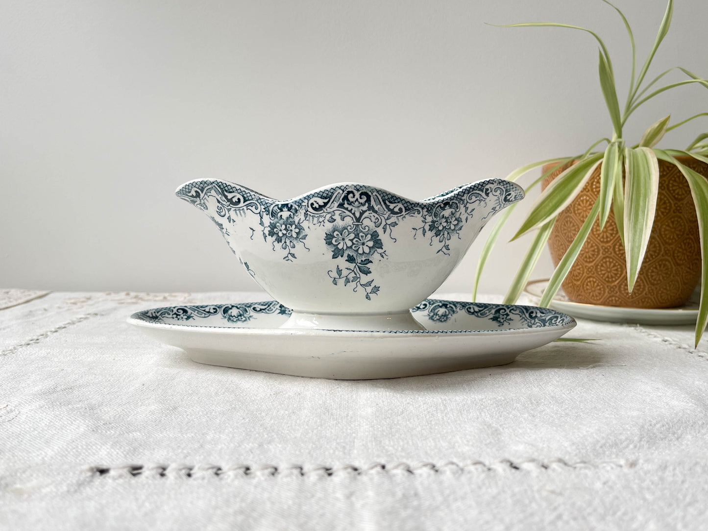 Saucière vintage Terre de fer Française motif fleuri