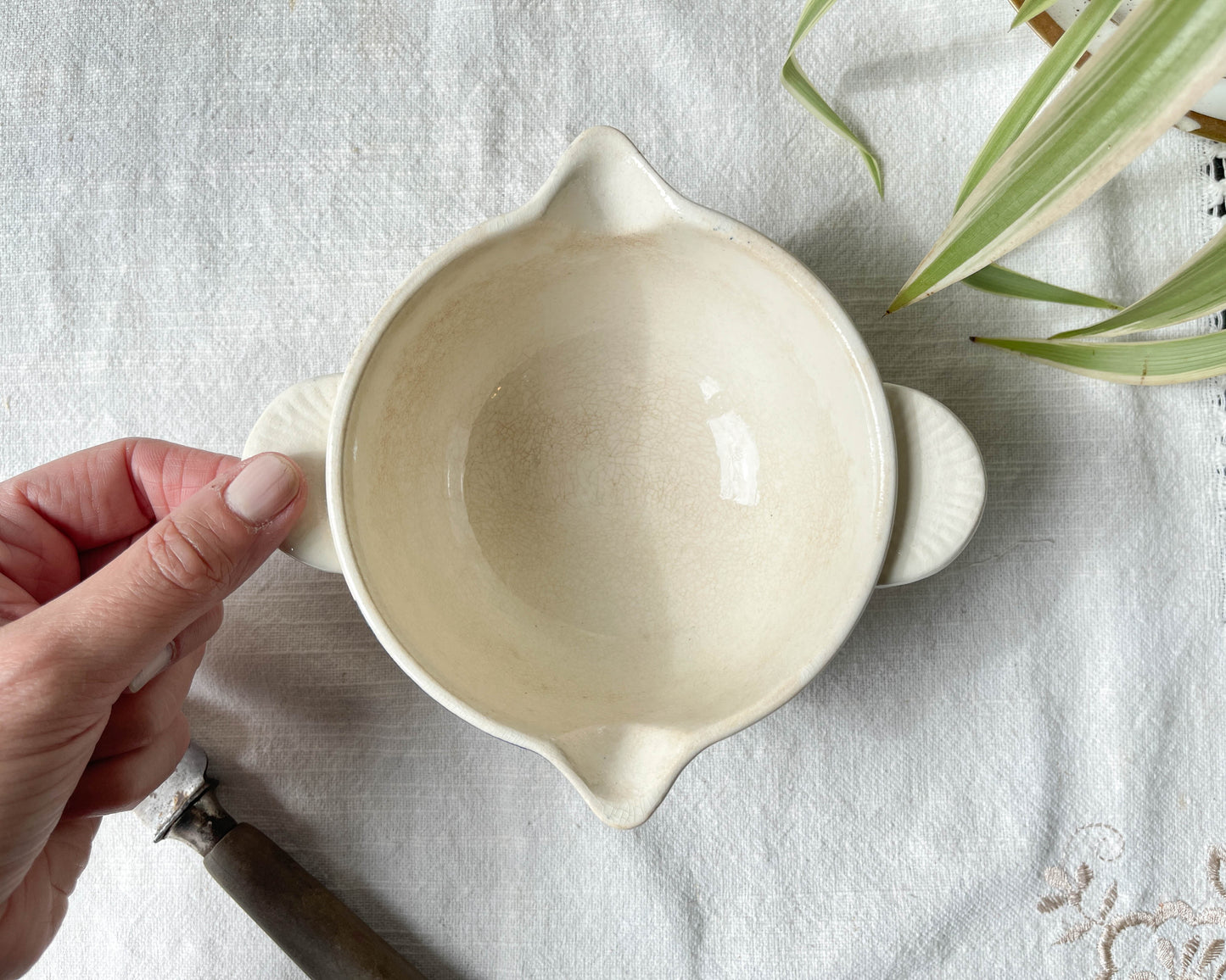 Saucière vintage Terre de fer bleue Salins modèle Arbois Ennege